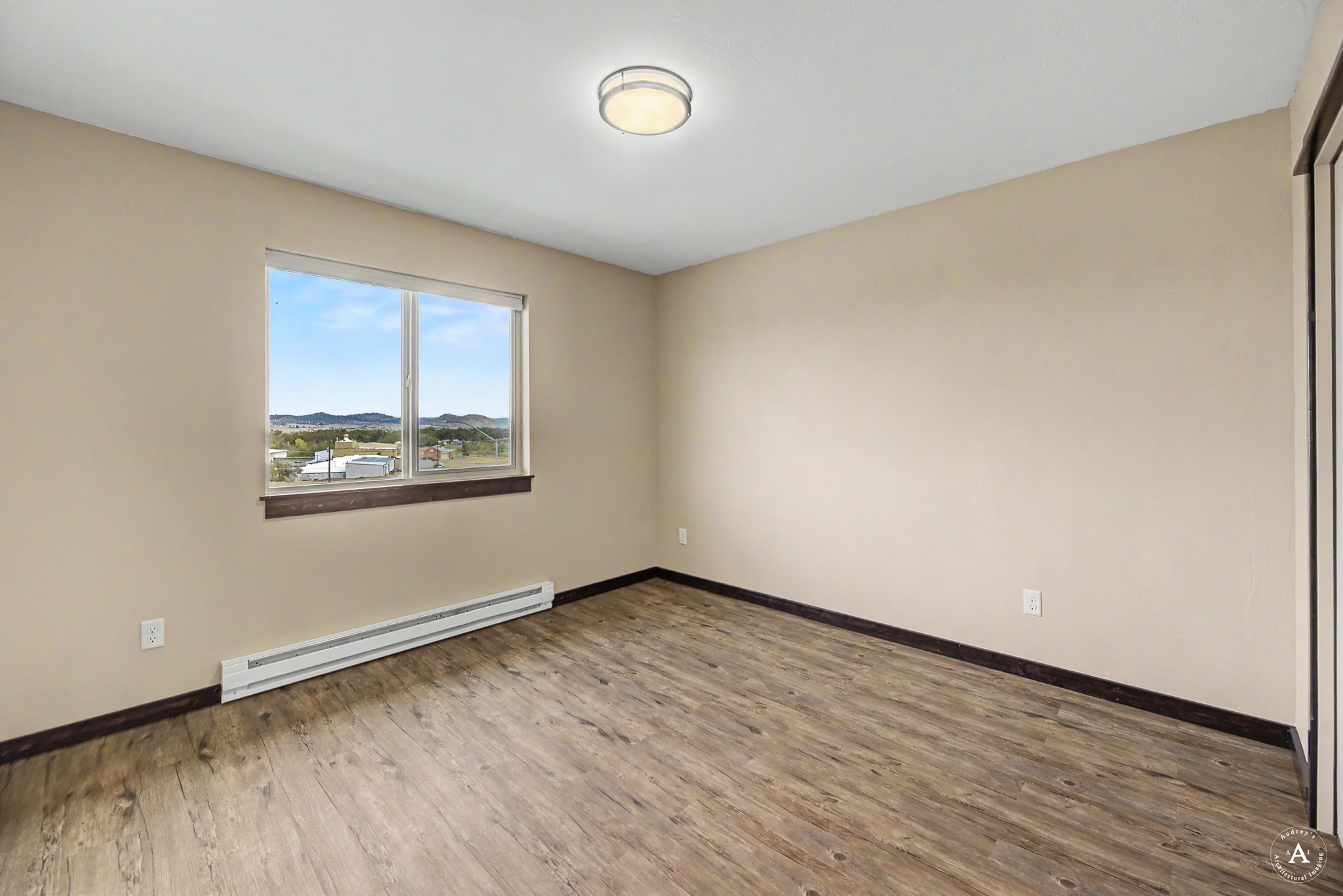 2872 Overlook Boulevard Property Photo 12