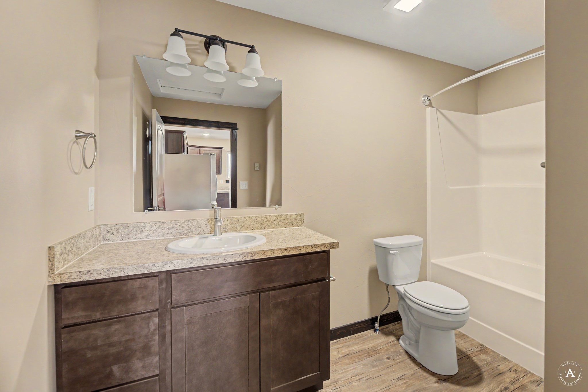 2876 Overlook Boulevard Property Photo 10