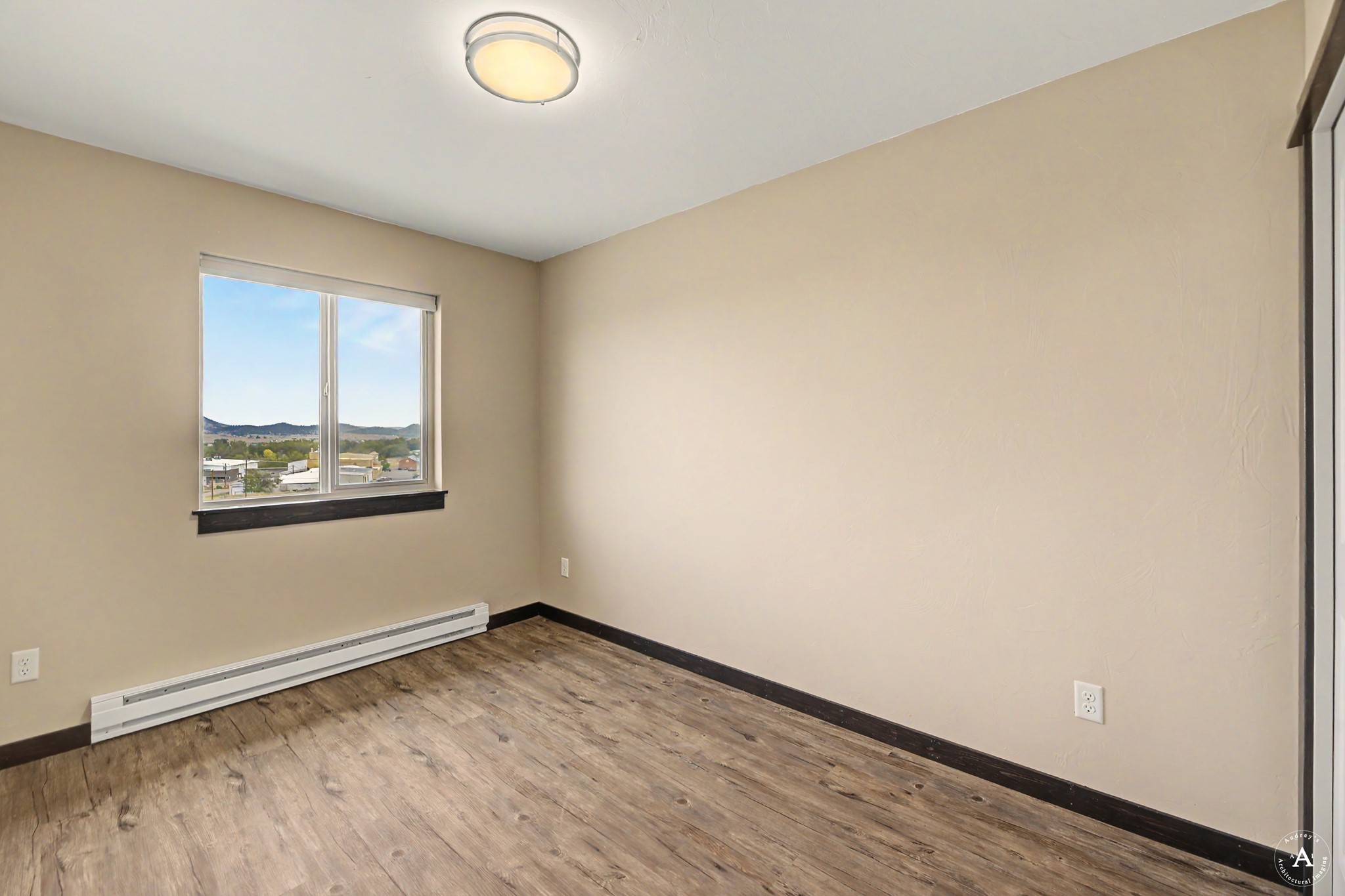 2876 Overlook Boulevard Property Photo 11