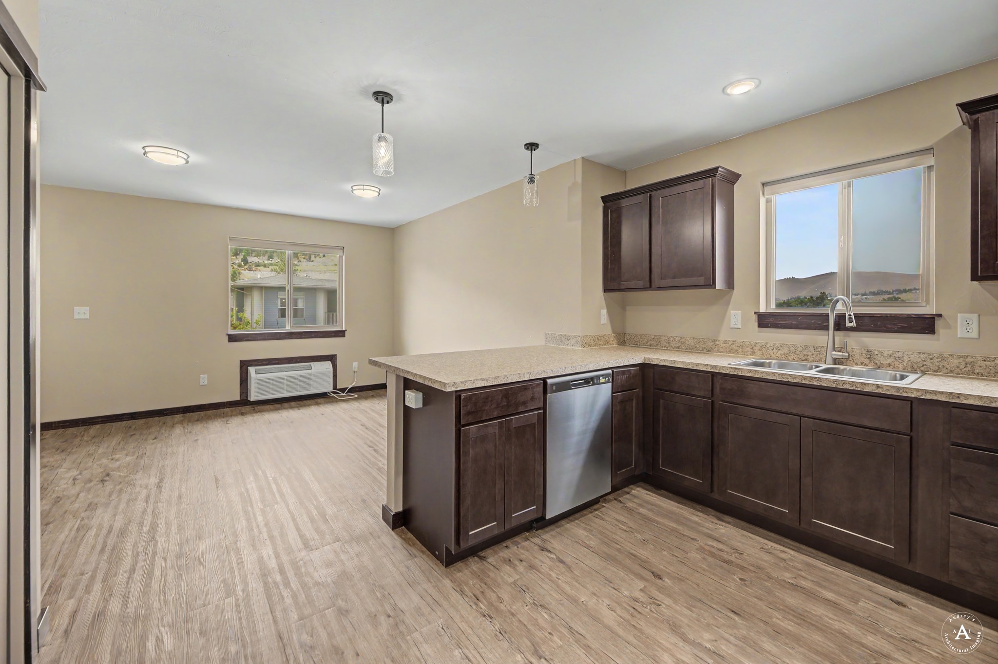 2876 Overlook Boulevard Property Photo 15
