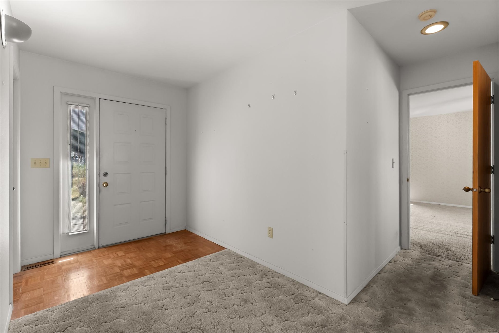904 Simons Drive Property Photo 3