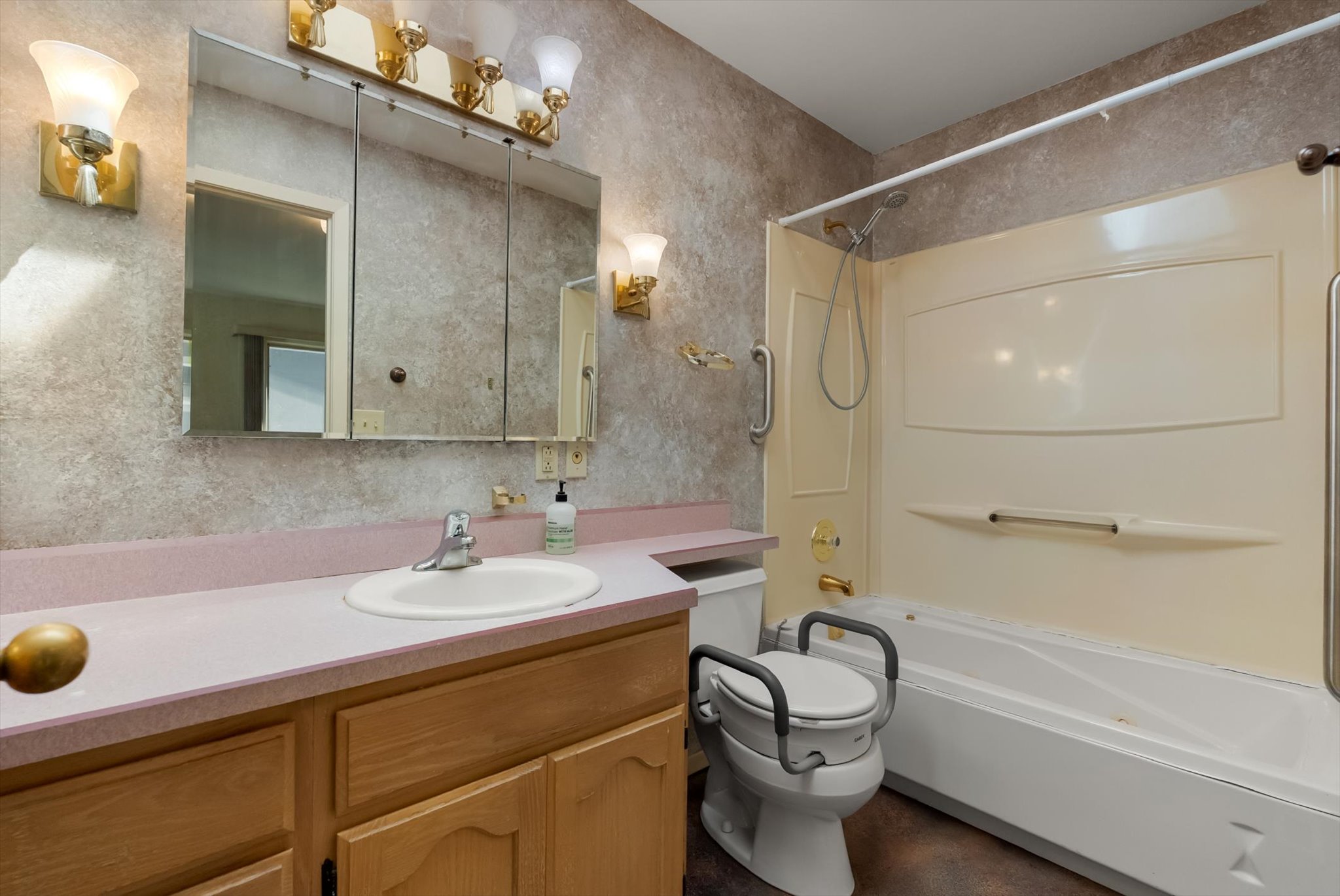 904 Simons Drive Property Photo 14