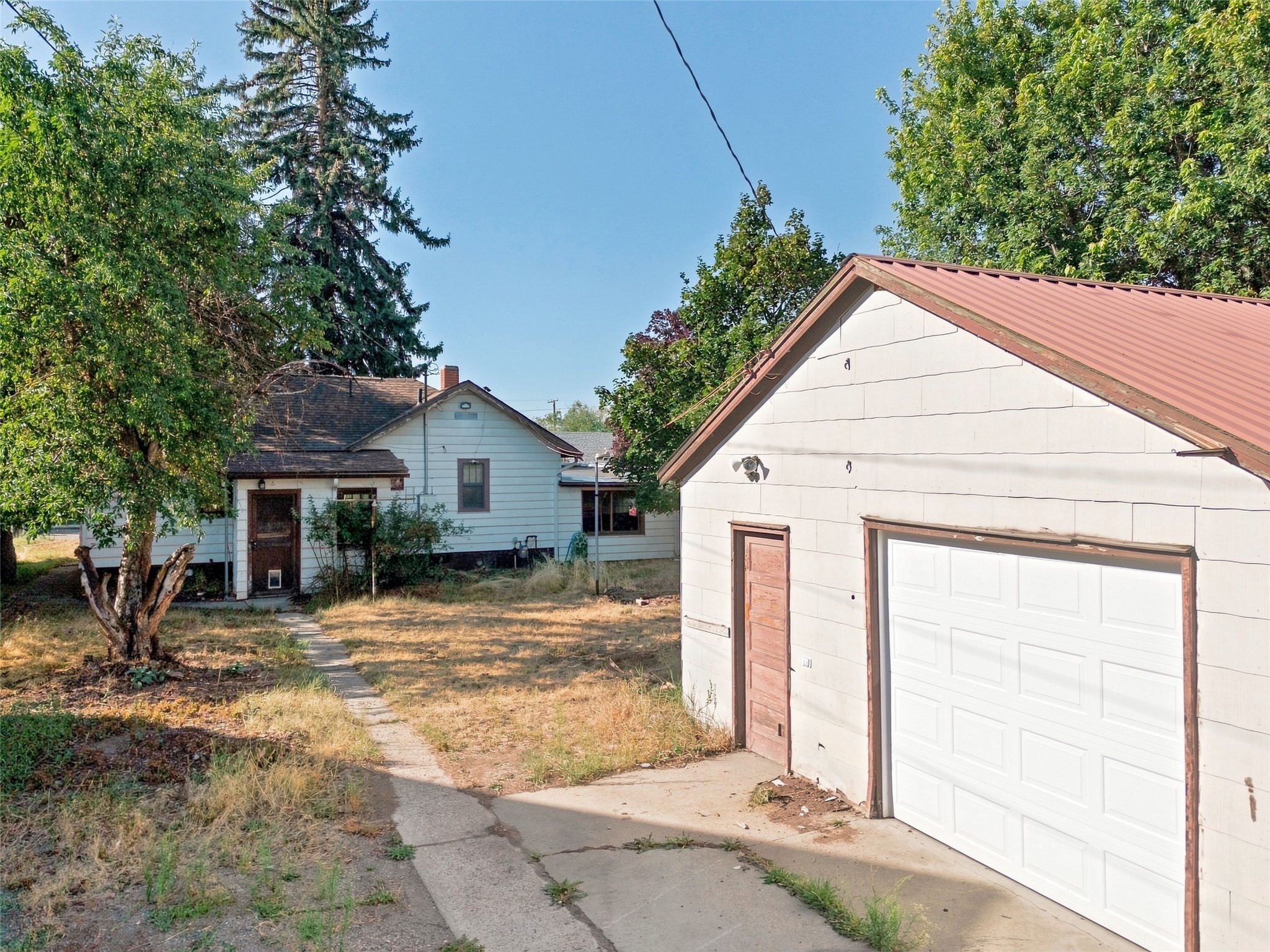 520 W Kent Avenue Property Photo 3