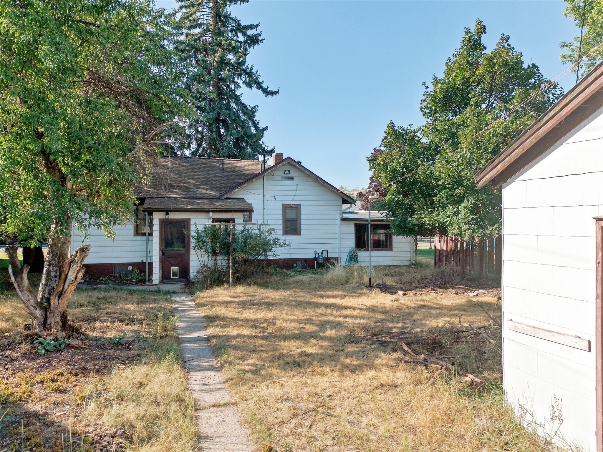 520 W Kent Avenue Property Photo 4