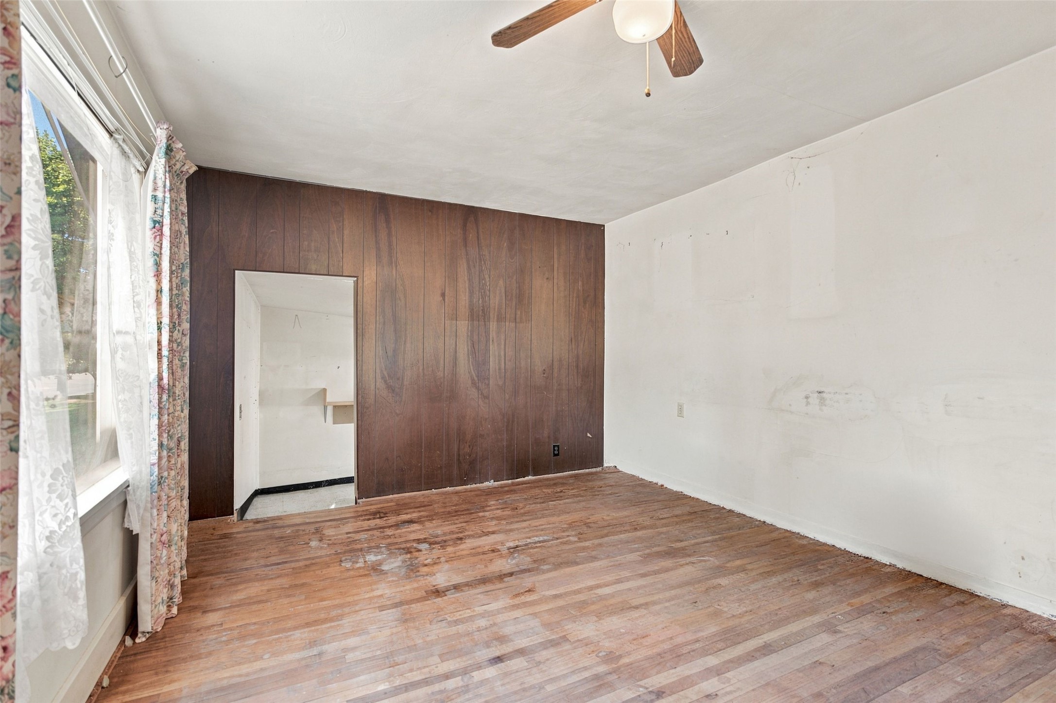 520 W Kent Avenue Property Photo 6