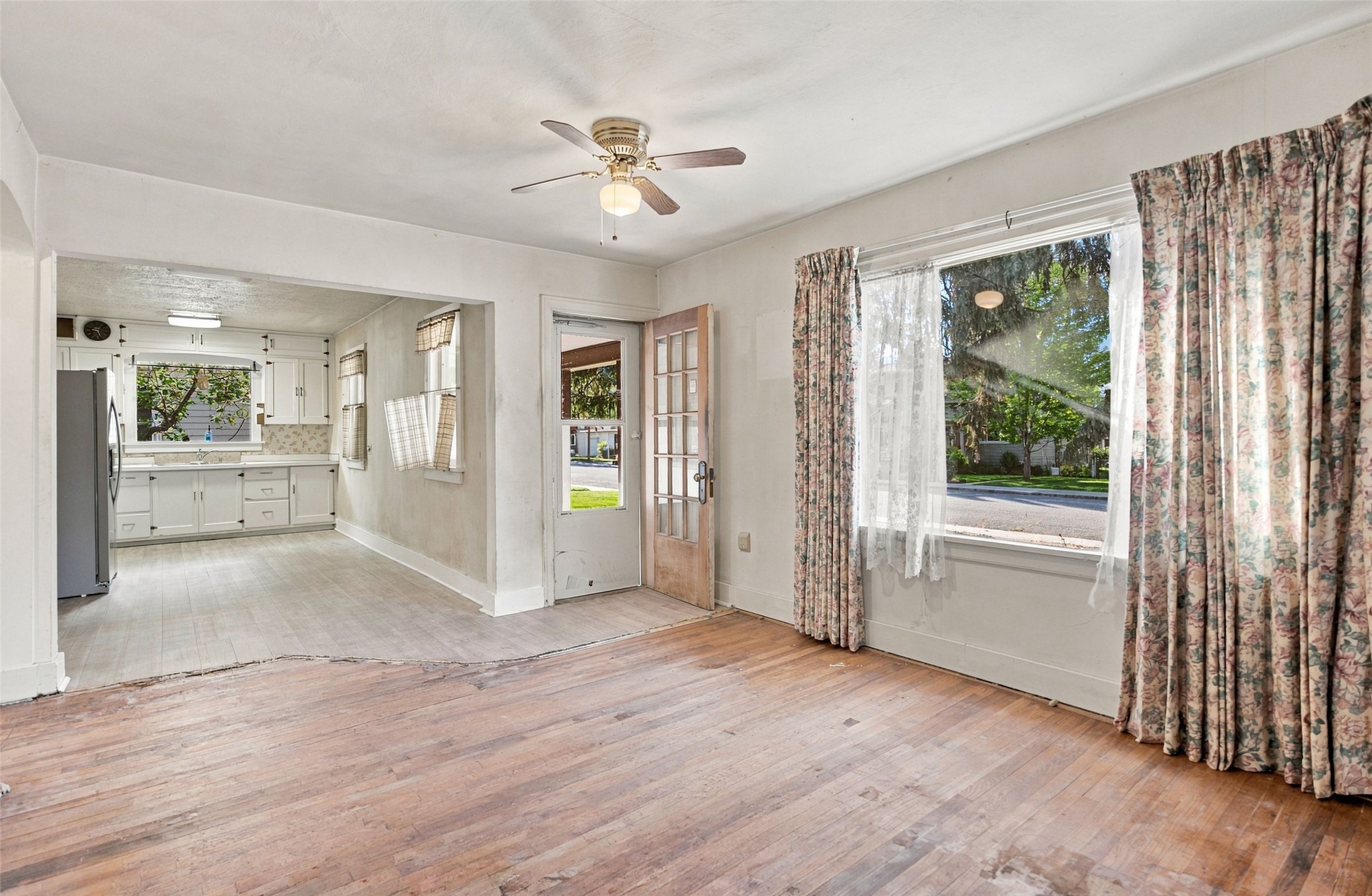 520 W Kent Avenue Property Photo 7