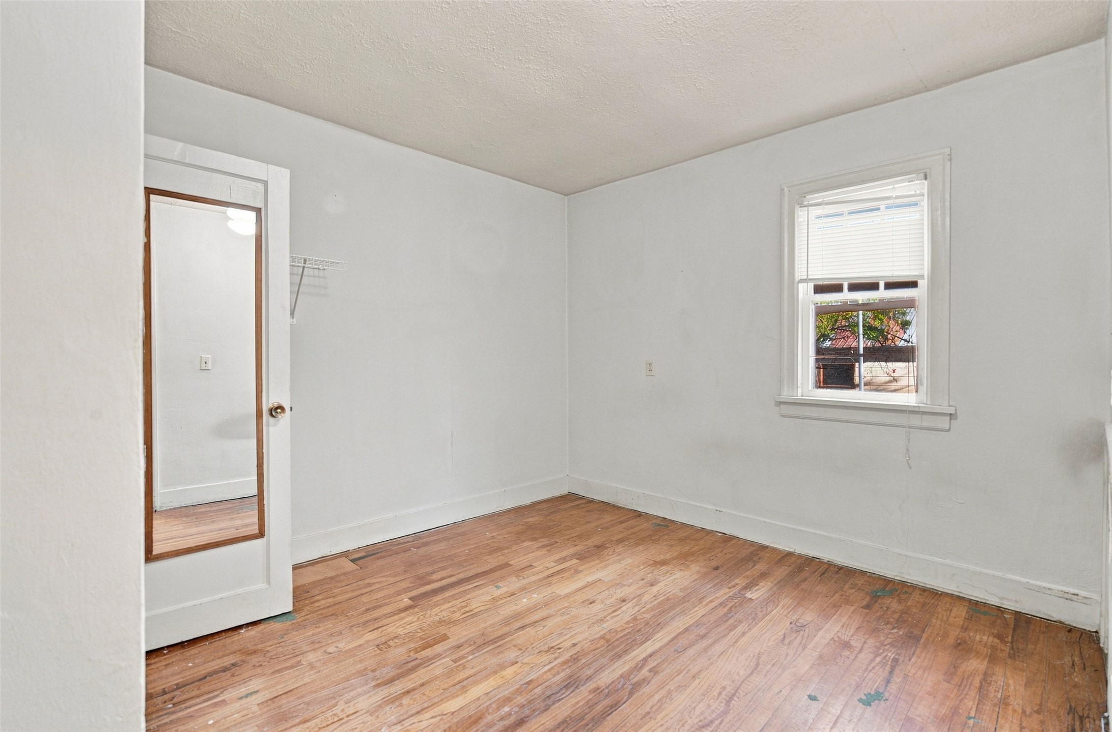520 W Kent Avenue Property Photo 10