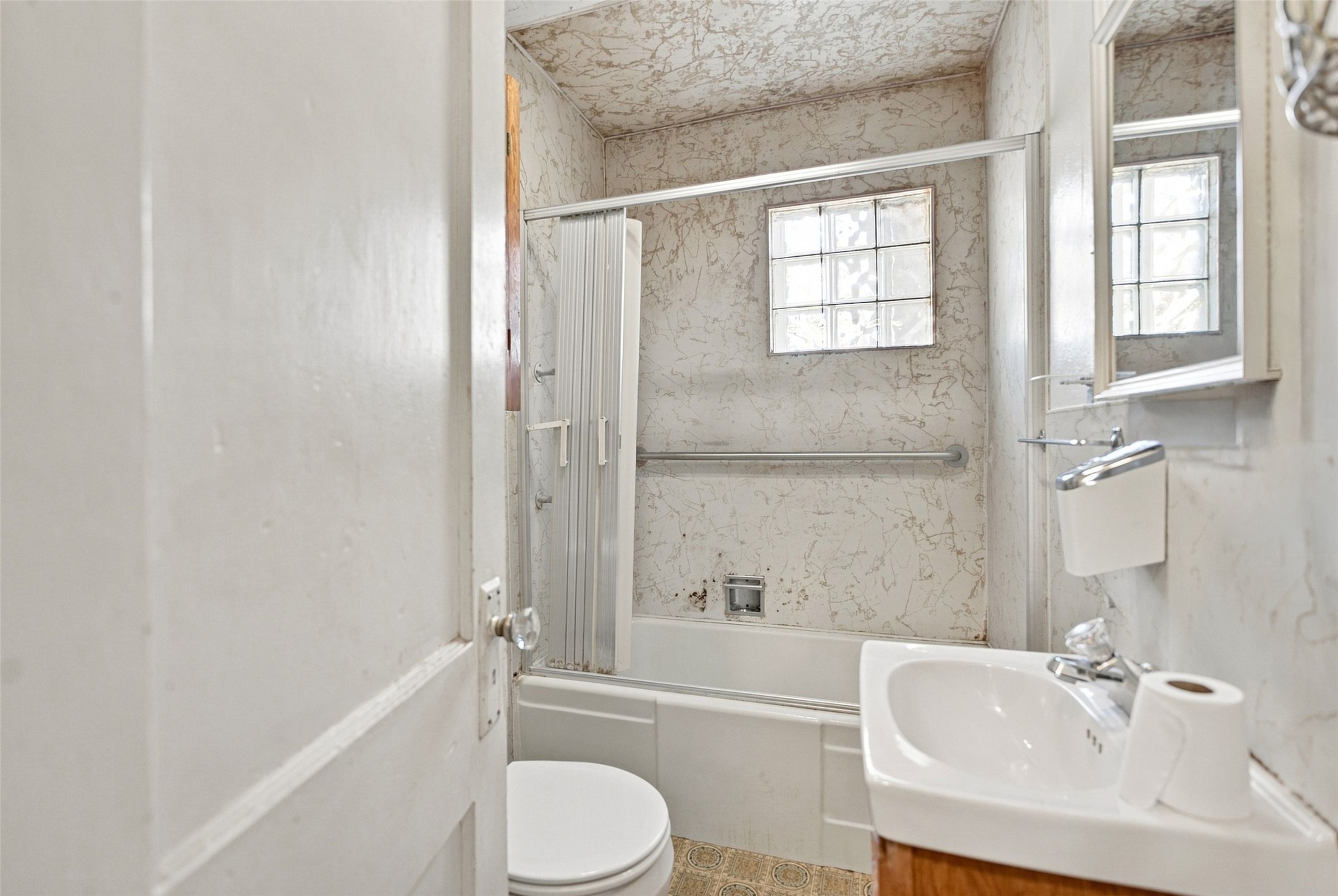 520 W Kent Avenue Property Photo 12