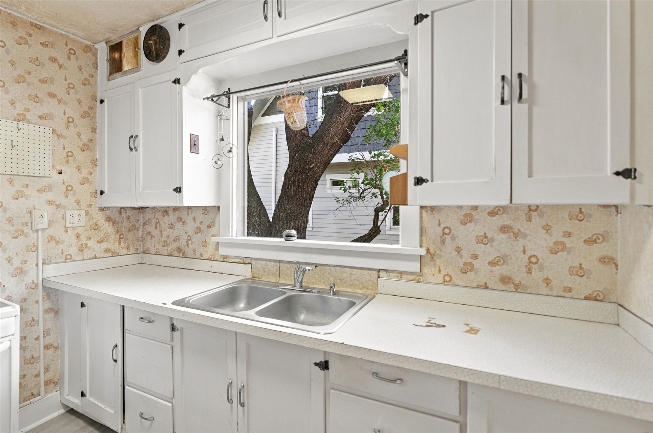 520 W Kent Avenue Property Photo 15