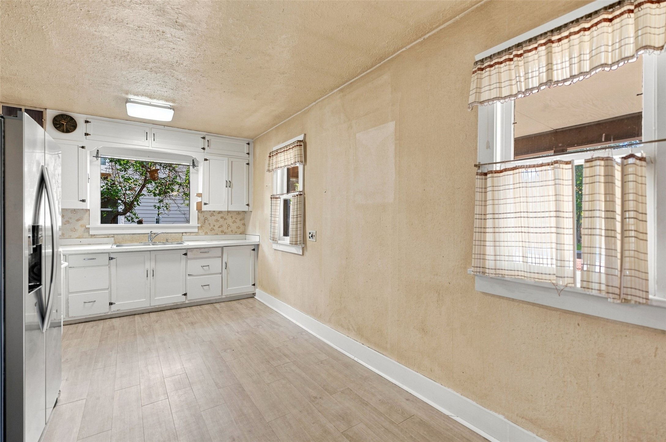 520 W Kent Avenue Property Photo 17