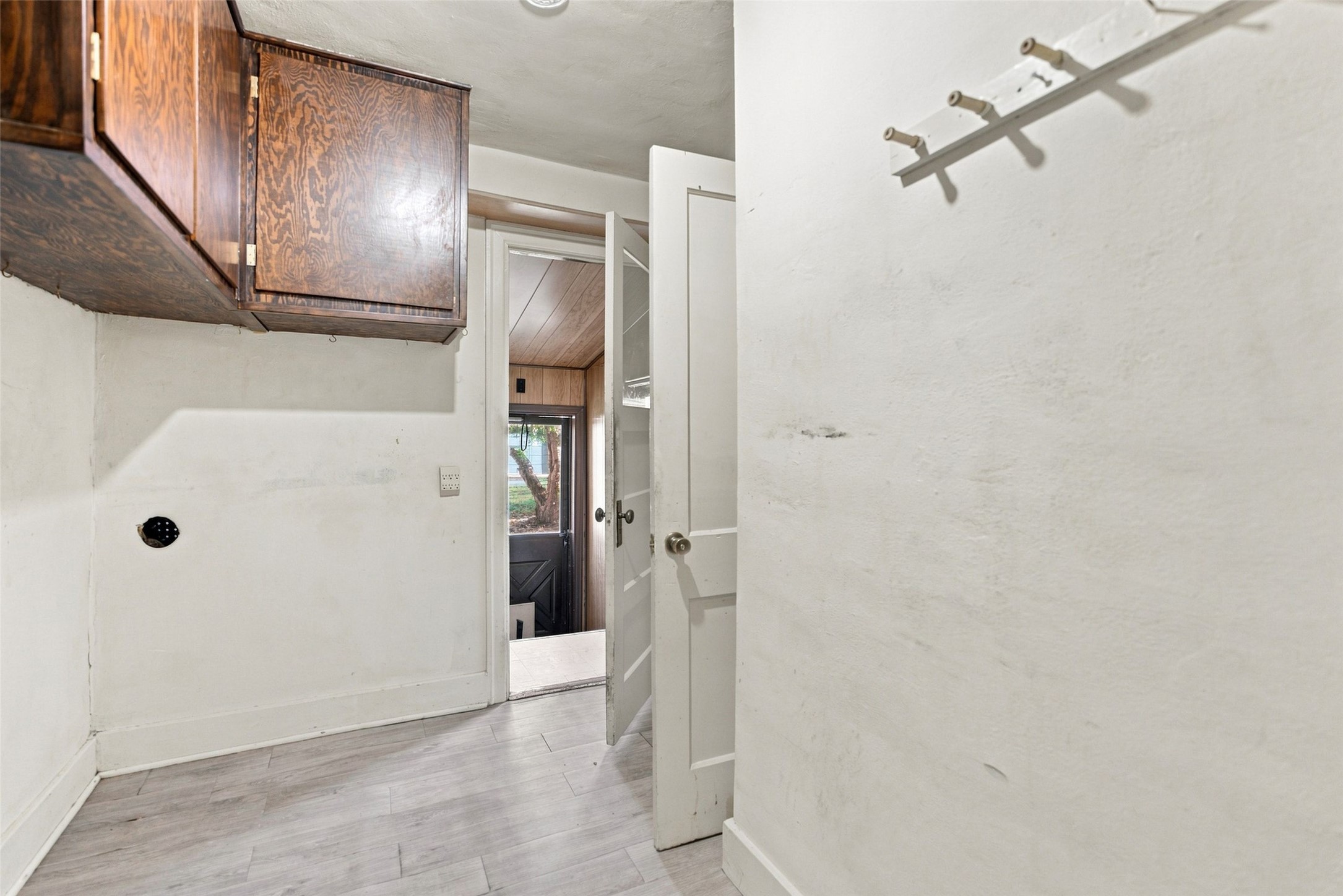 520 W Kent Avenue Property Photo 18