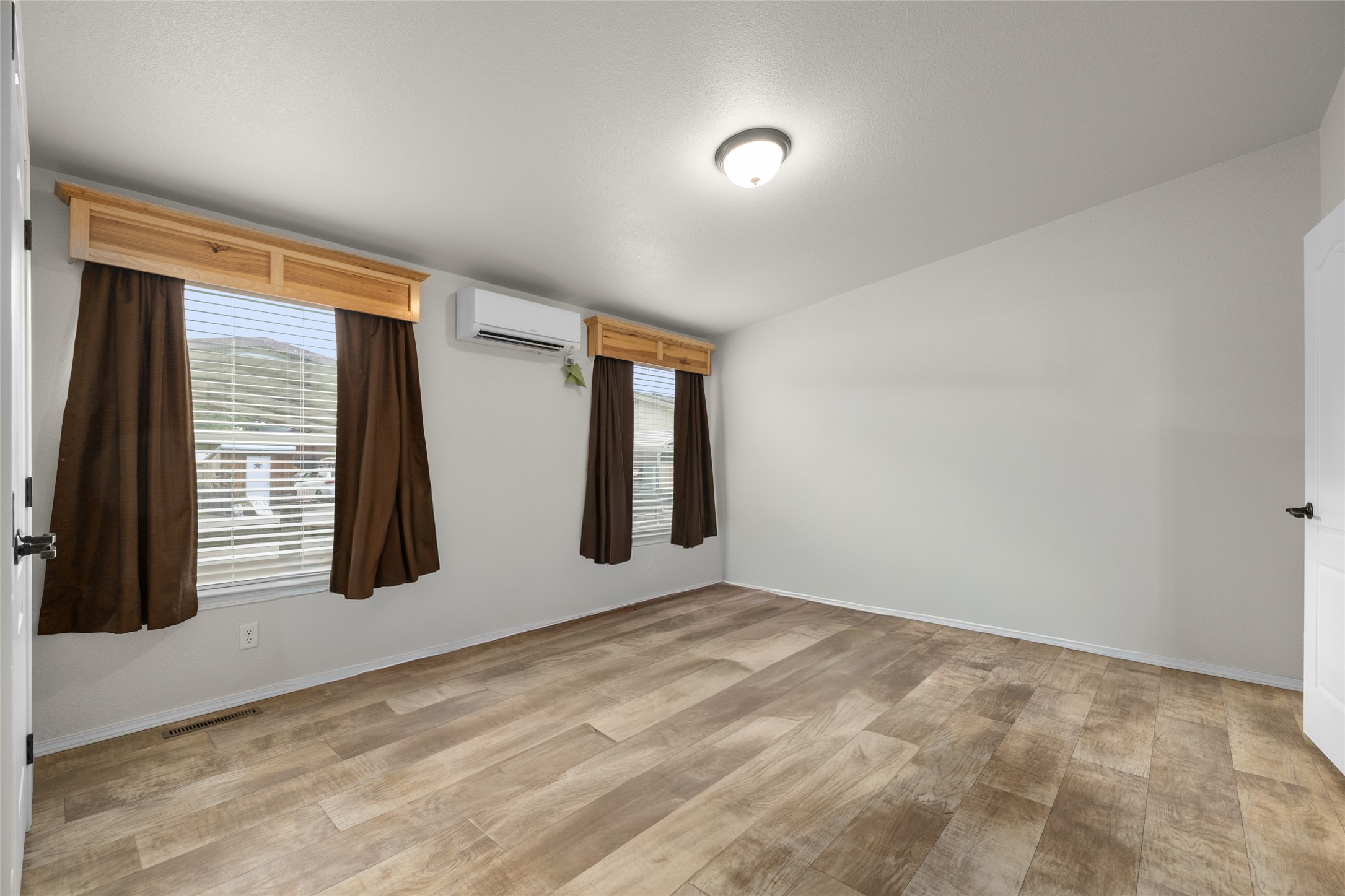 304 Parliament Drive Property Photo 21