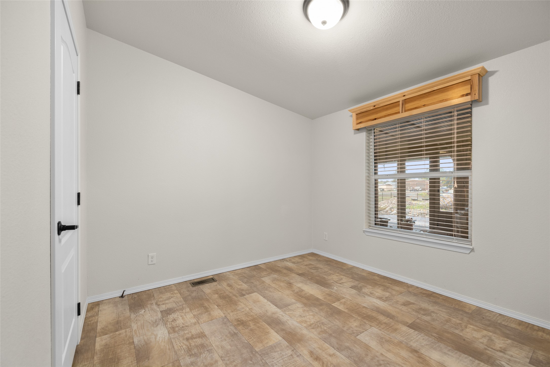 304 Parliament Drive Property Photo 33