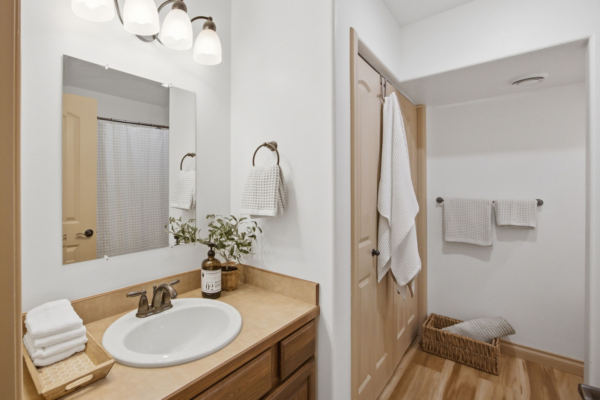 2115 S 6th Street W A Property Photo 8