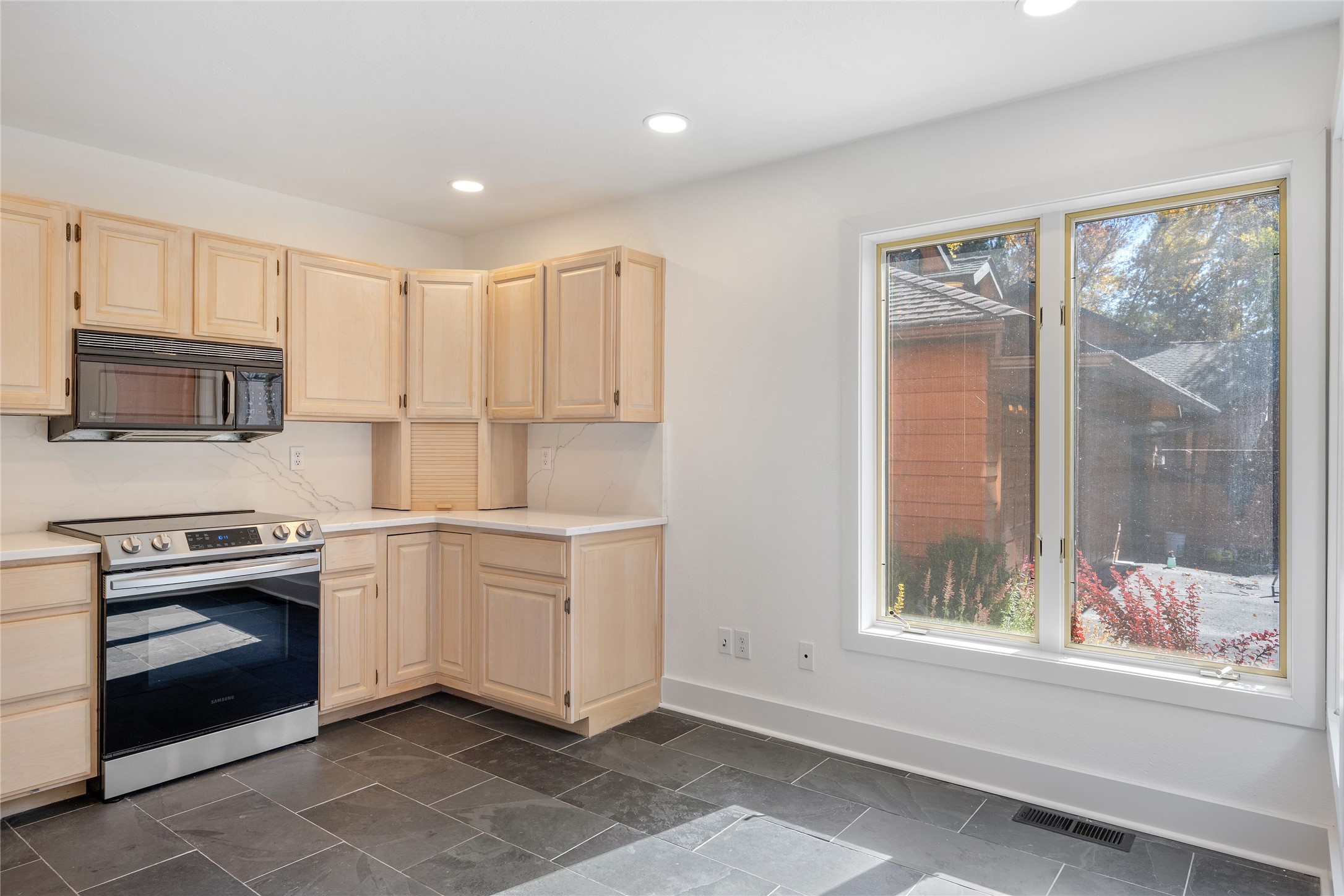 42 Brookside Way Property Photo 8