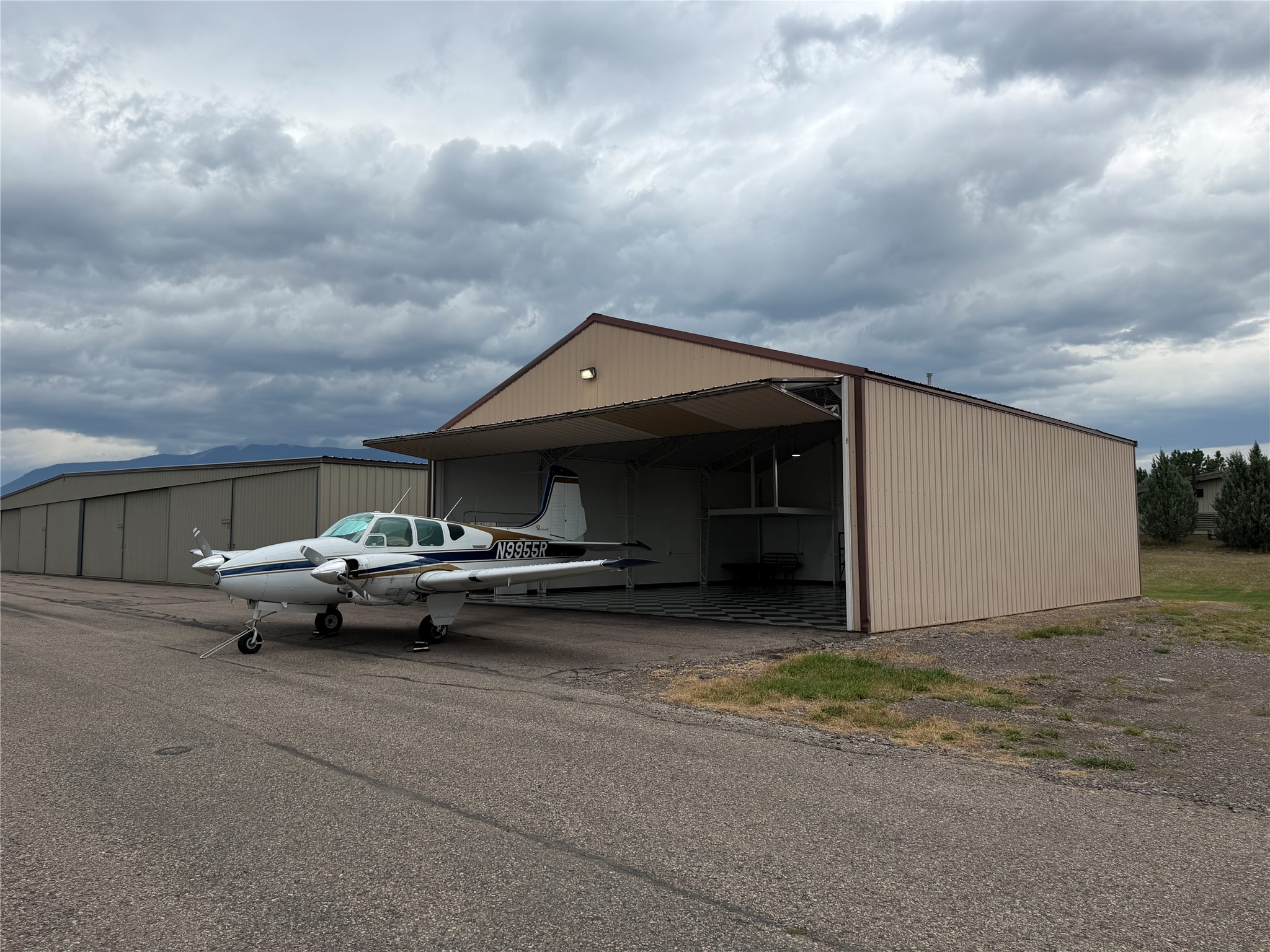 4205 Taxilane 4 E Property Photo 6