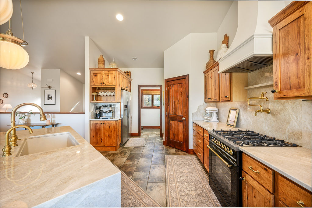 712 Summit Ridge Road Property Photo 4