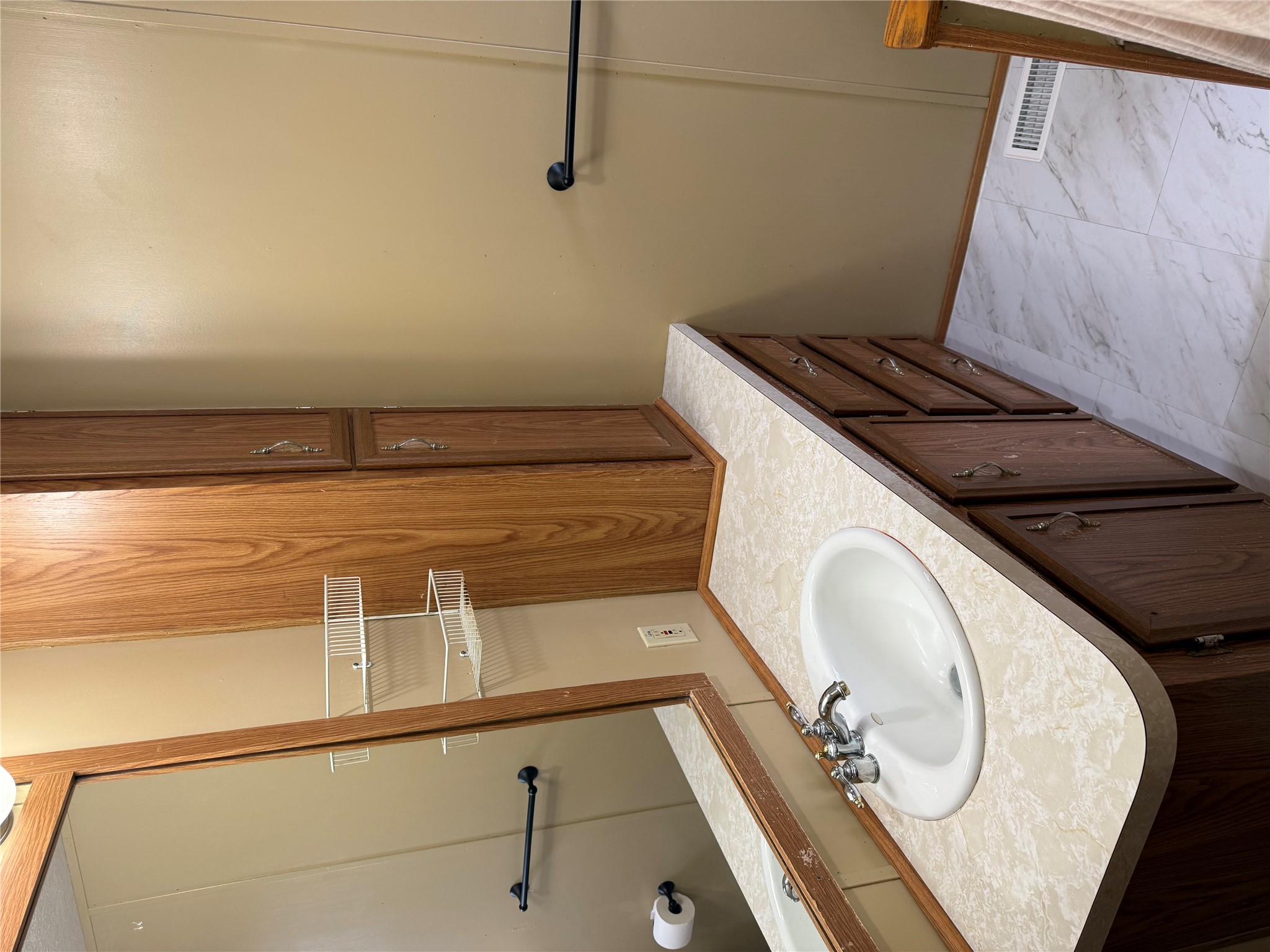 2947 Sunnyside Road Property Photo 13