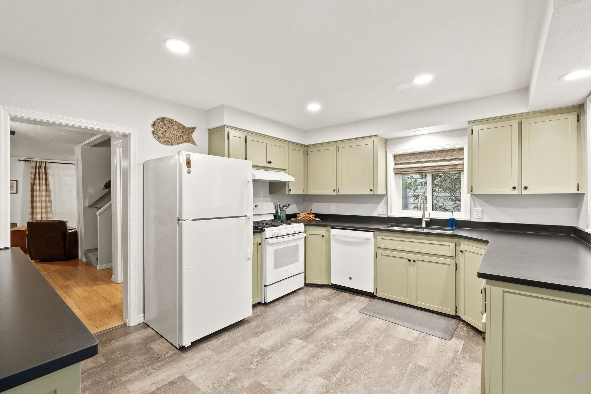 735 3rd Avenue E Property Photo 13
