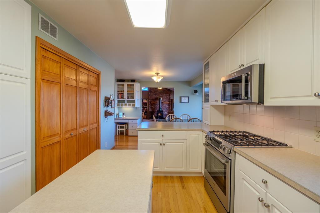 809 Tower Street Property Photo 18