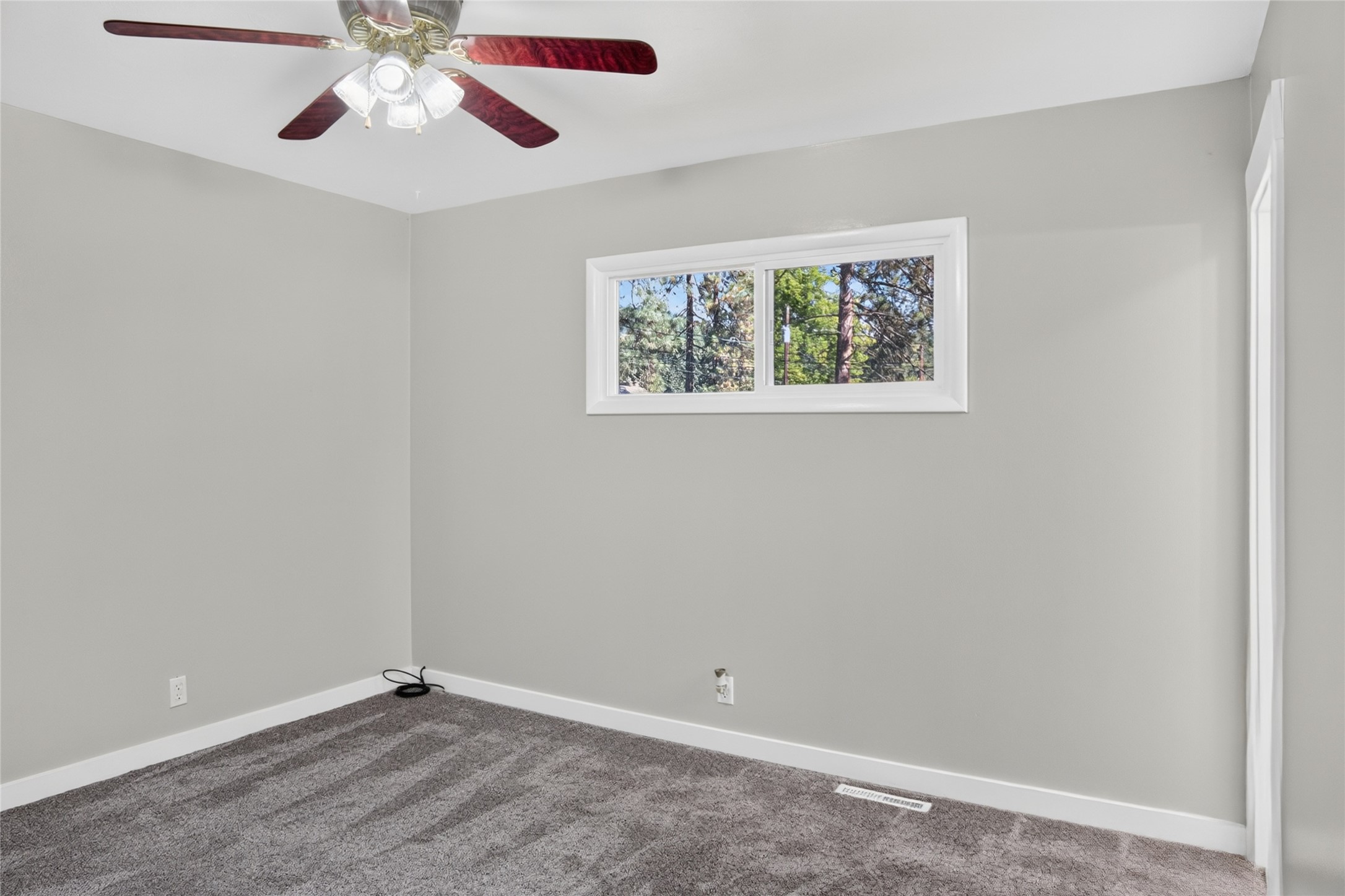 89 N Kearney Avenue Property Photo 14