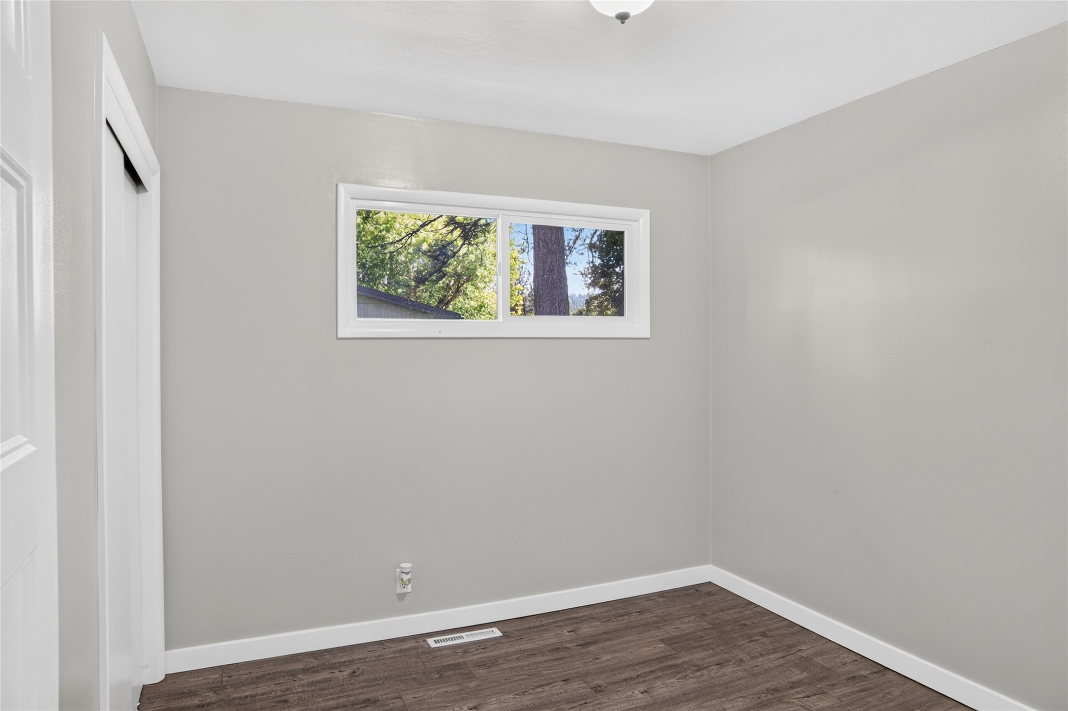 89 N Kearney Avenue Property Photo 18