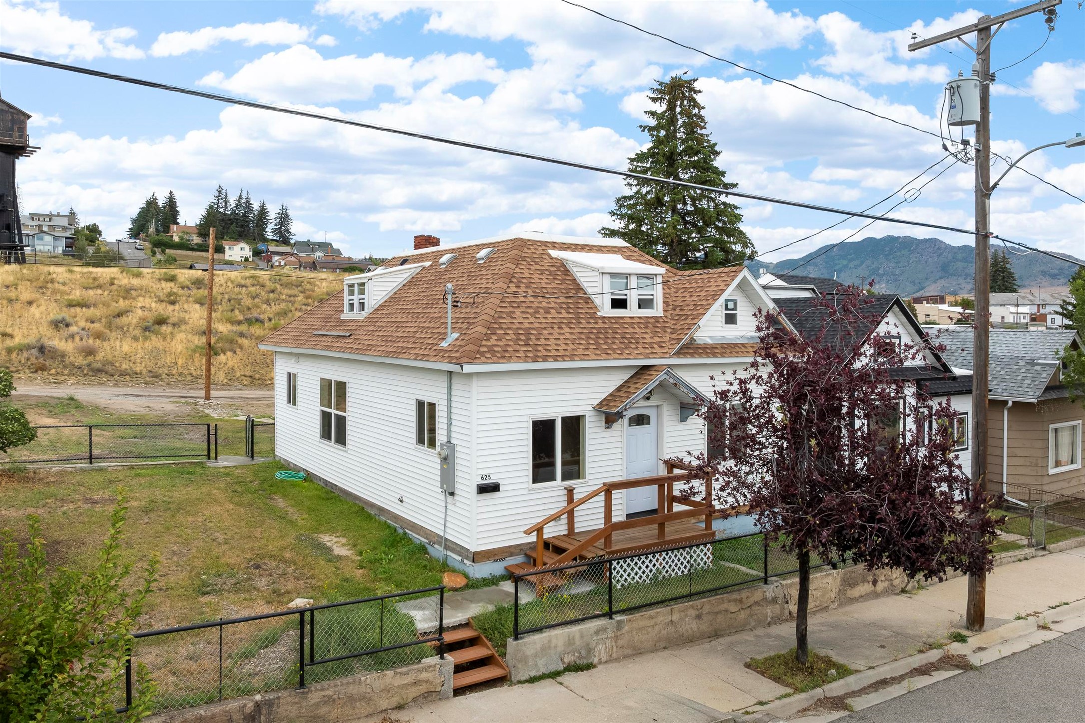 625 W Iron Street Property Photo 1