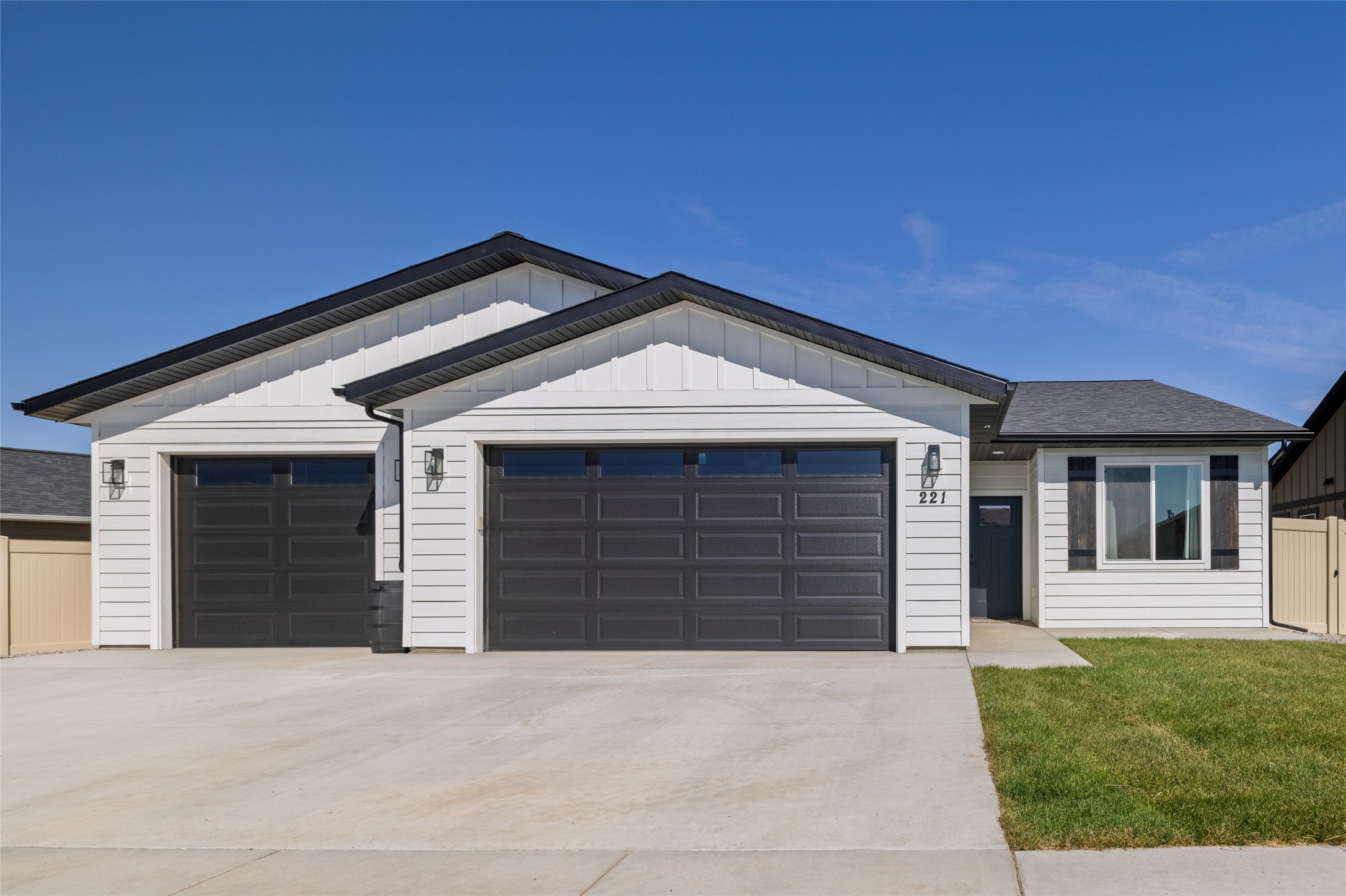 221 Stirling Loop Property Photo 1