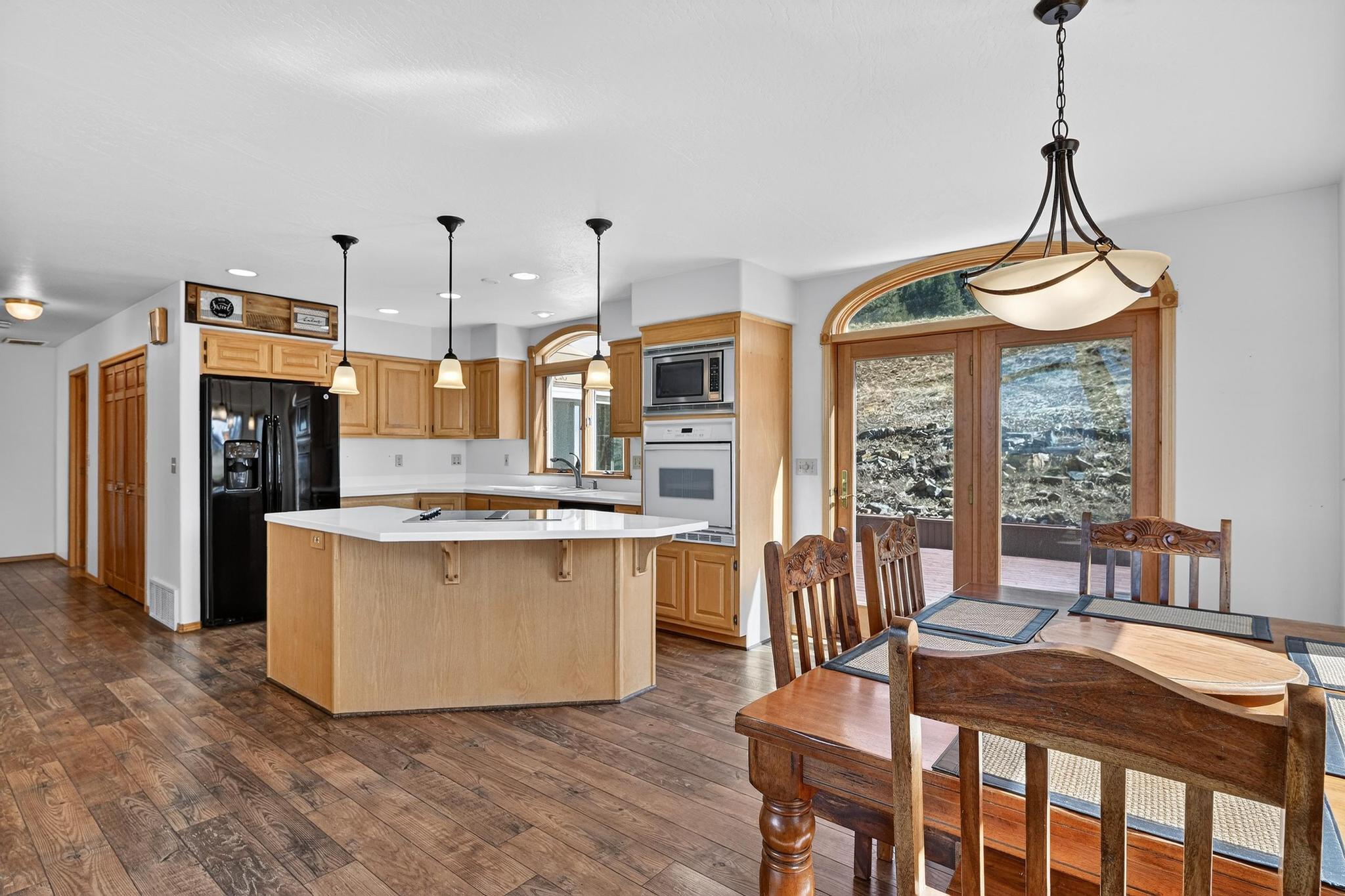 100 Mountain Circle Property Photo 4