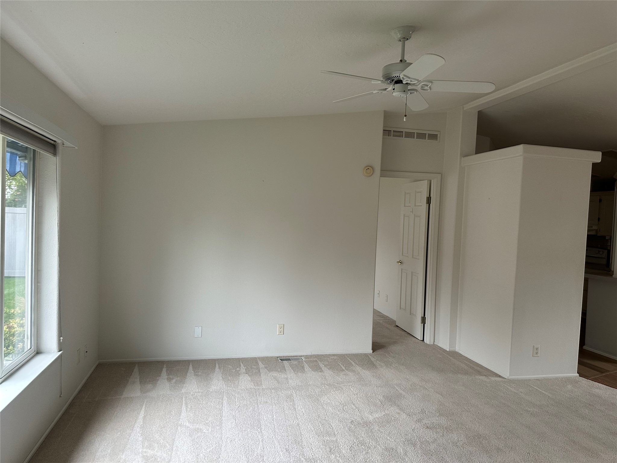 2454 Mcintosh Loop Property Photo 4