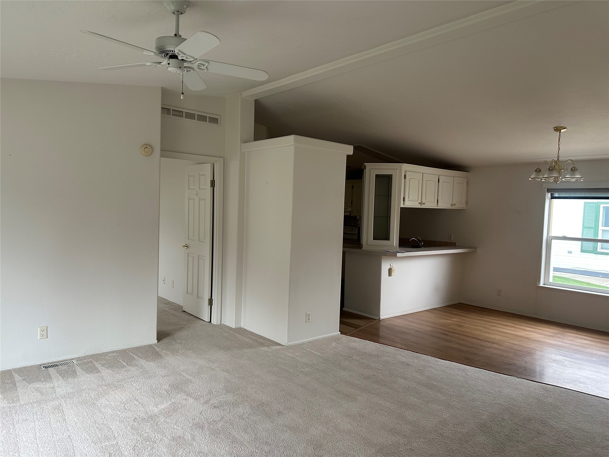 2454 Mcintosh Loop Property Photo 5
