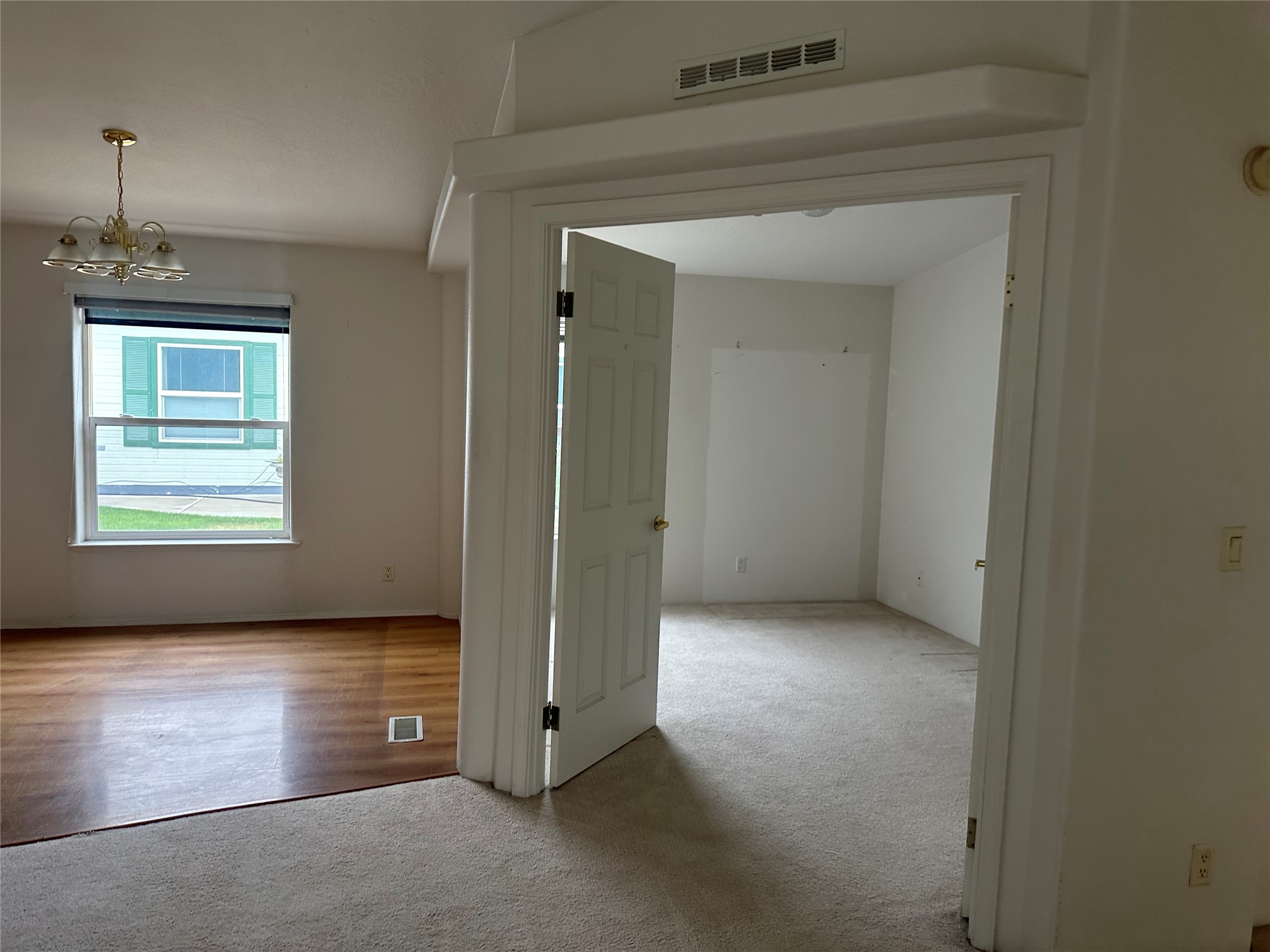 2454 Mcintosh Loop Property Photo 6