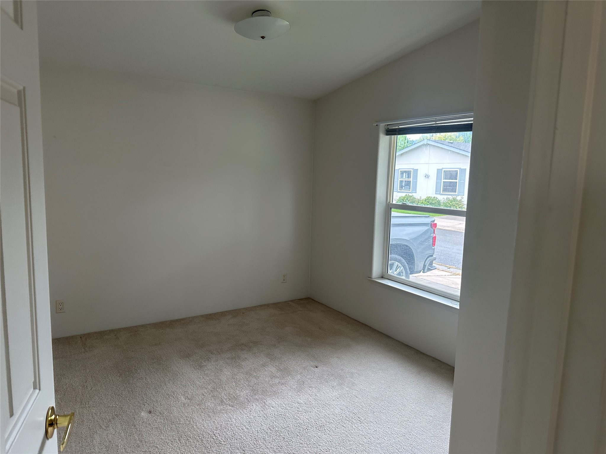 2454 Mcintosh Loop Property Photo 10