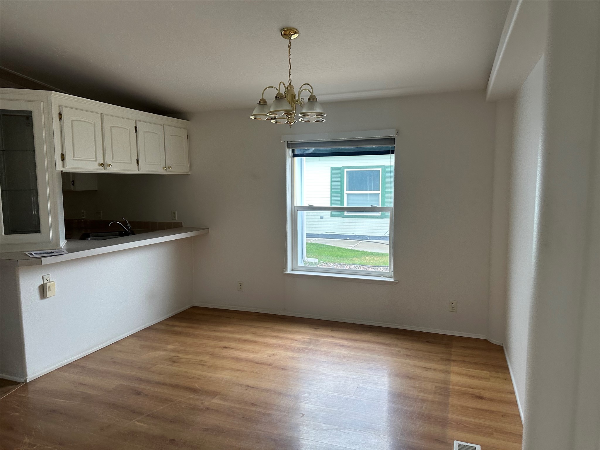 2454 Mcintosh Loop Property Photo 12