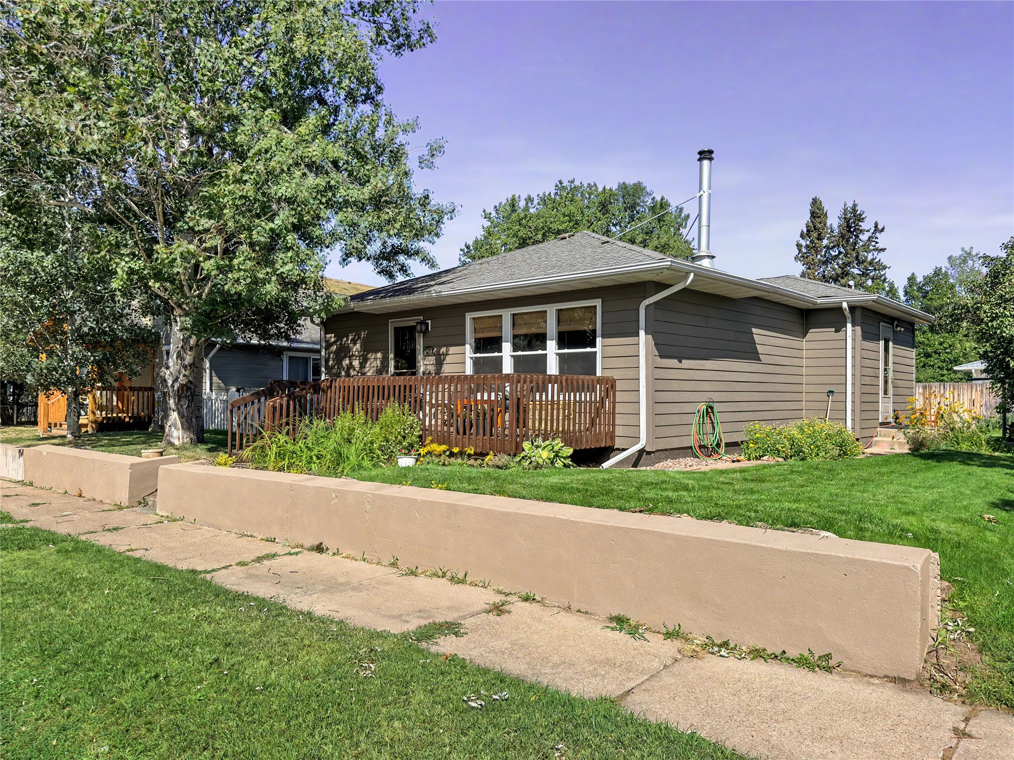 137 4th Avenue S Property Photo 1