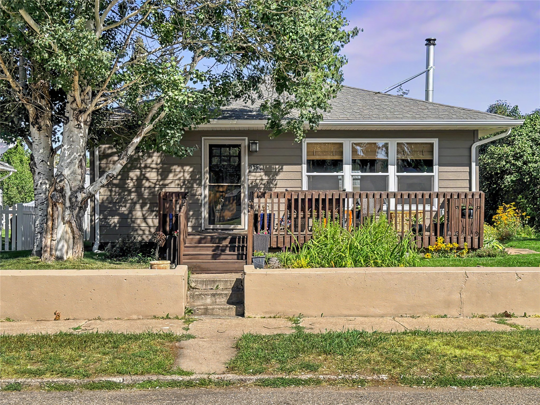 137 4th Avenue S Property Photo 2