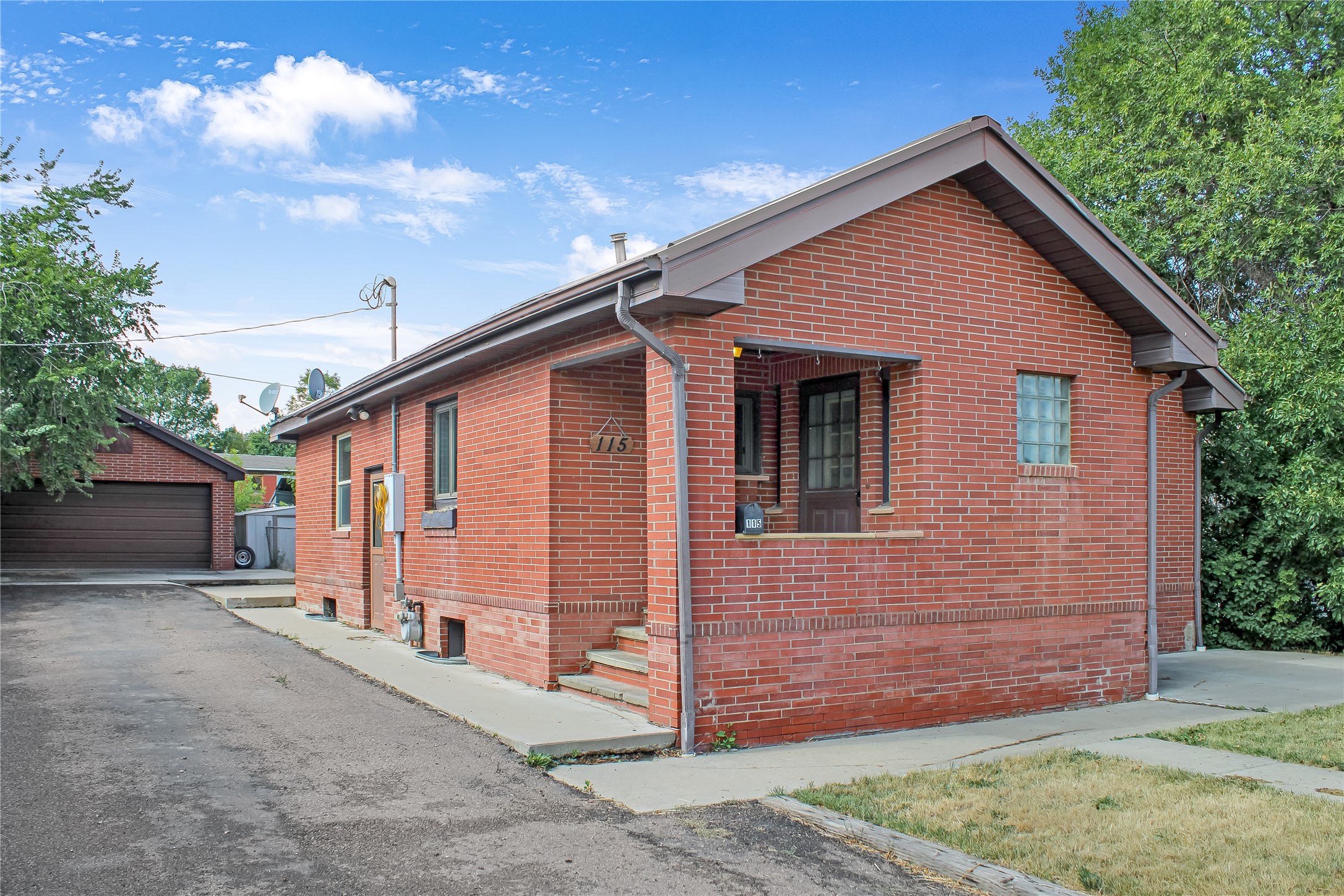 115 9th Avenue N Property Photo 1