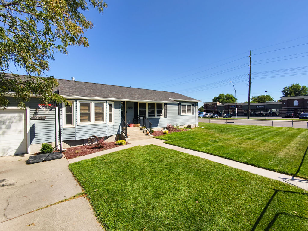 2403 Wyoming Avenue Property Photo 3