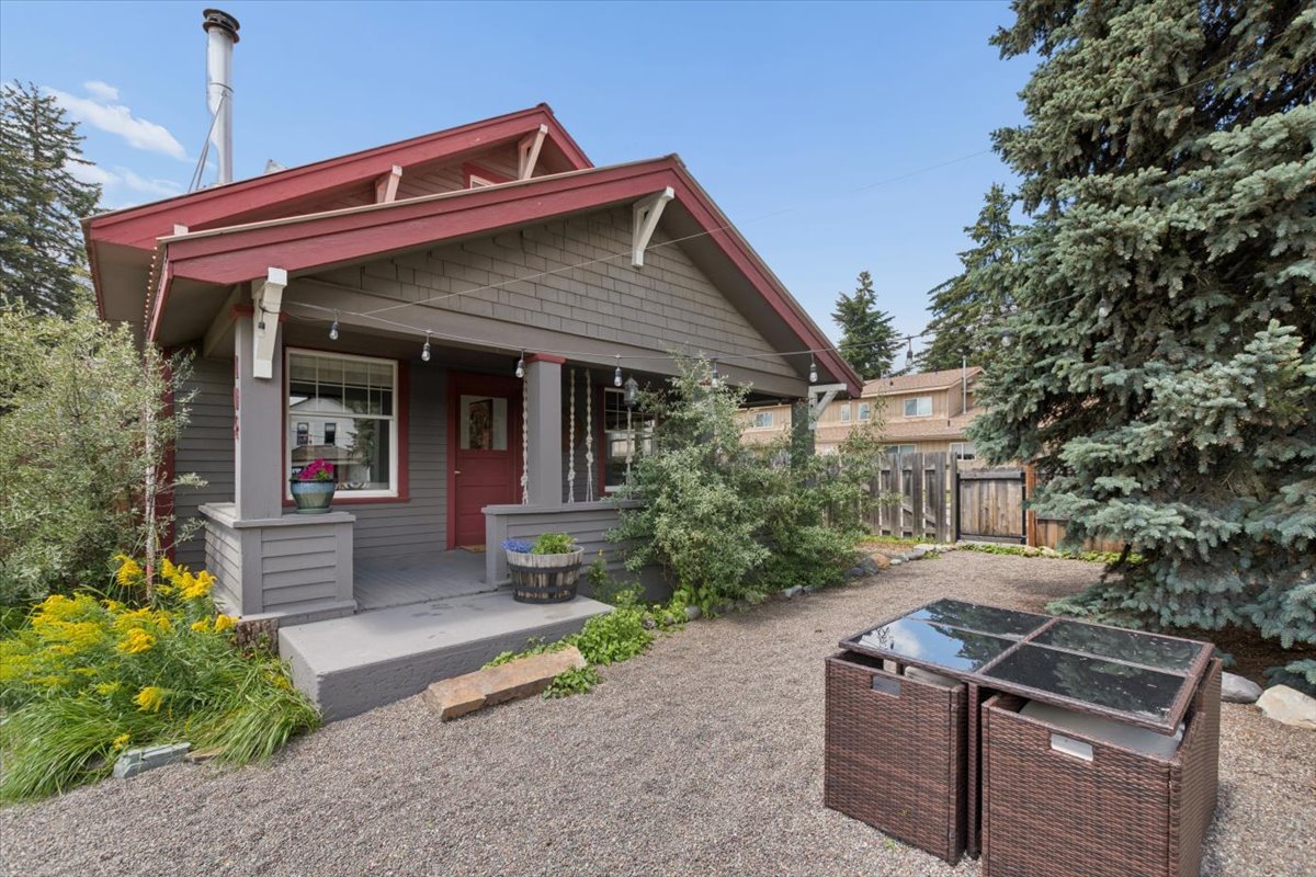 104 Wisconsin Avenue Property Photo 1