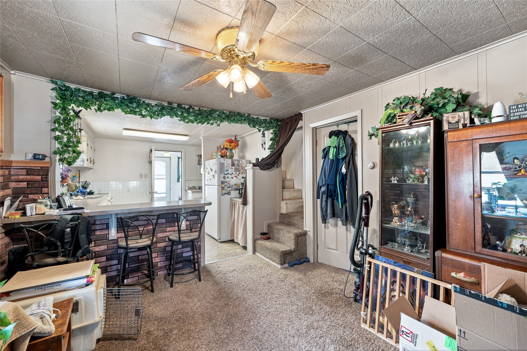 919 E Commercial Avenue Property Photo 6