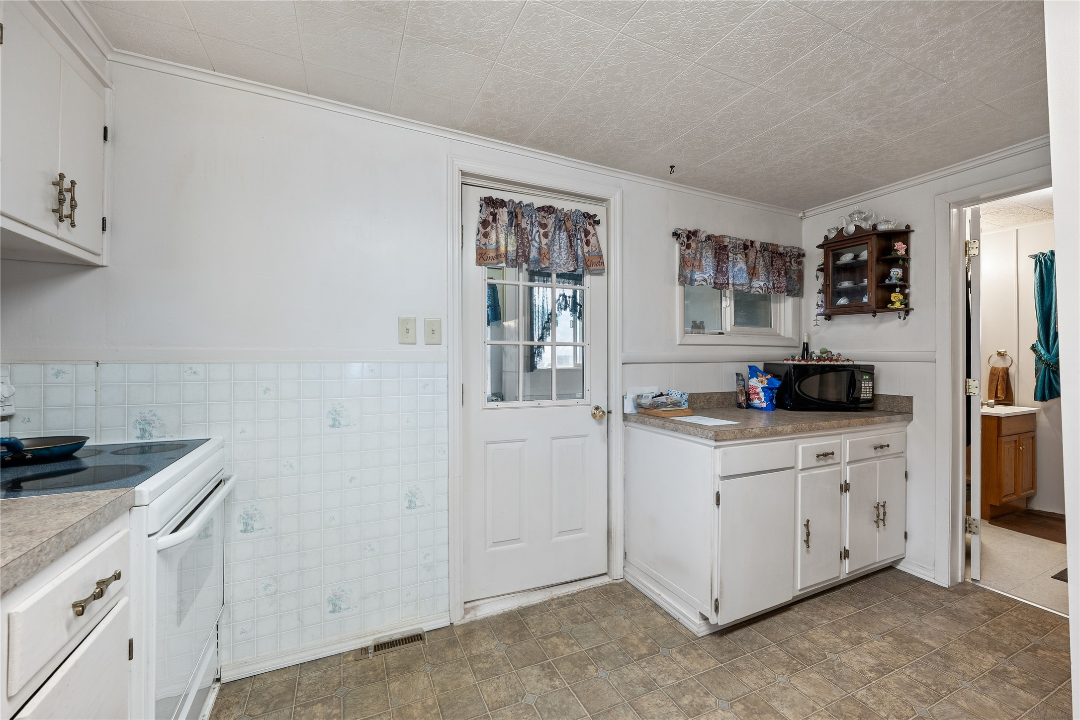 919 E Commercial Avenue Property Photo 11