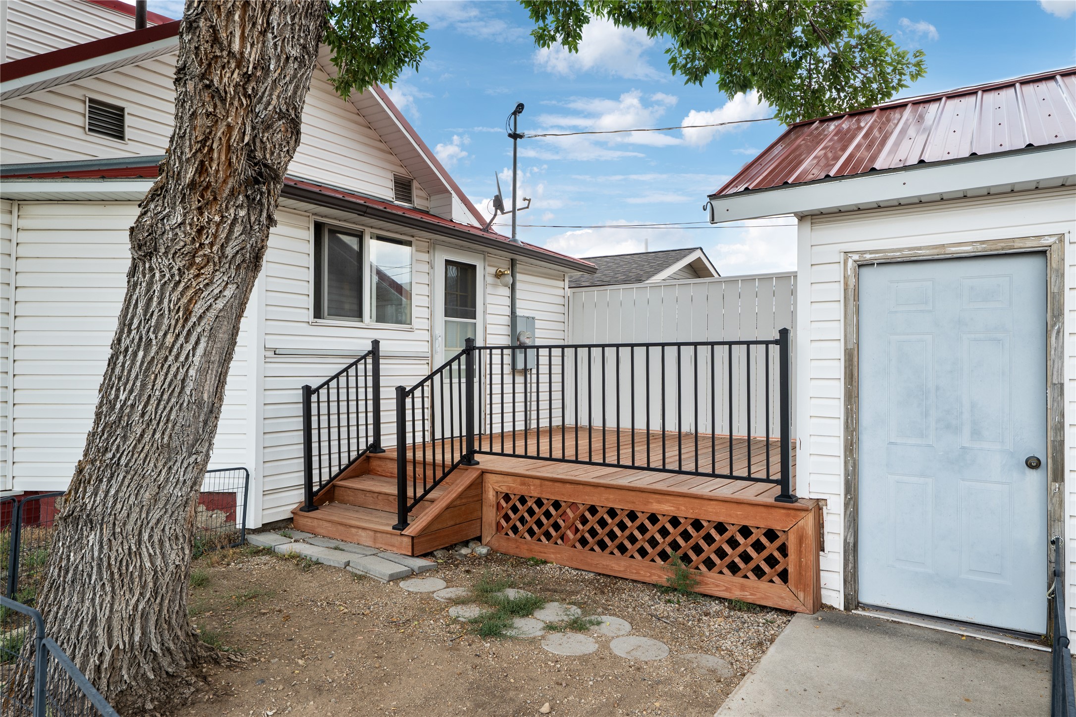 919 E Commercial Avenue Property Photo 22
