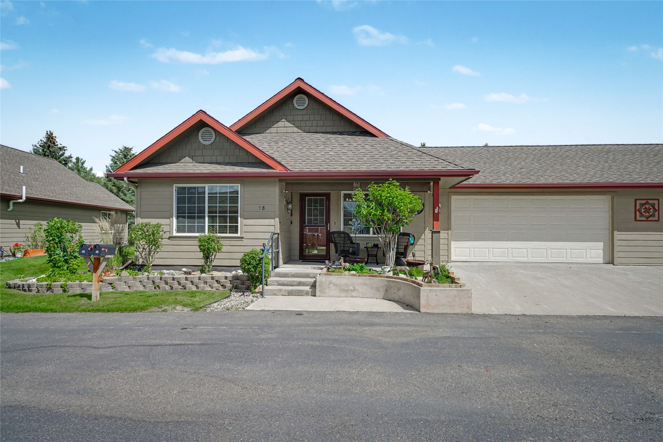 9 Eliza Drive B Property Photo 1