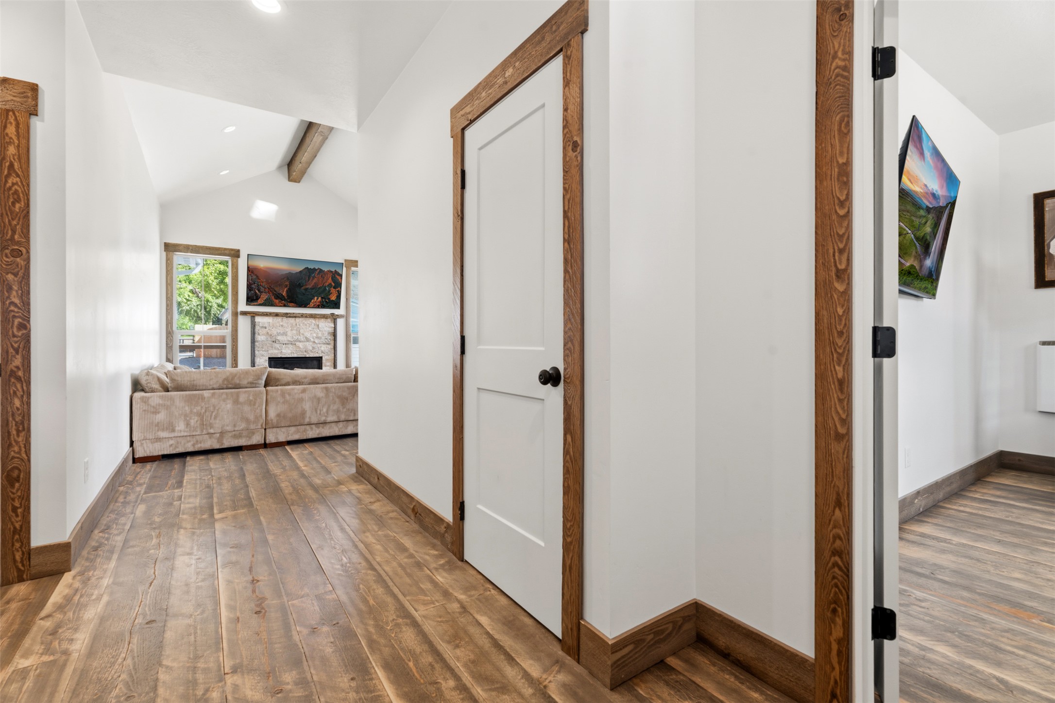 114 E Broad Street Property Photo 5