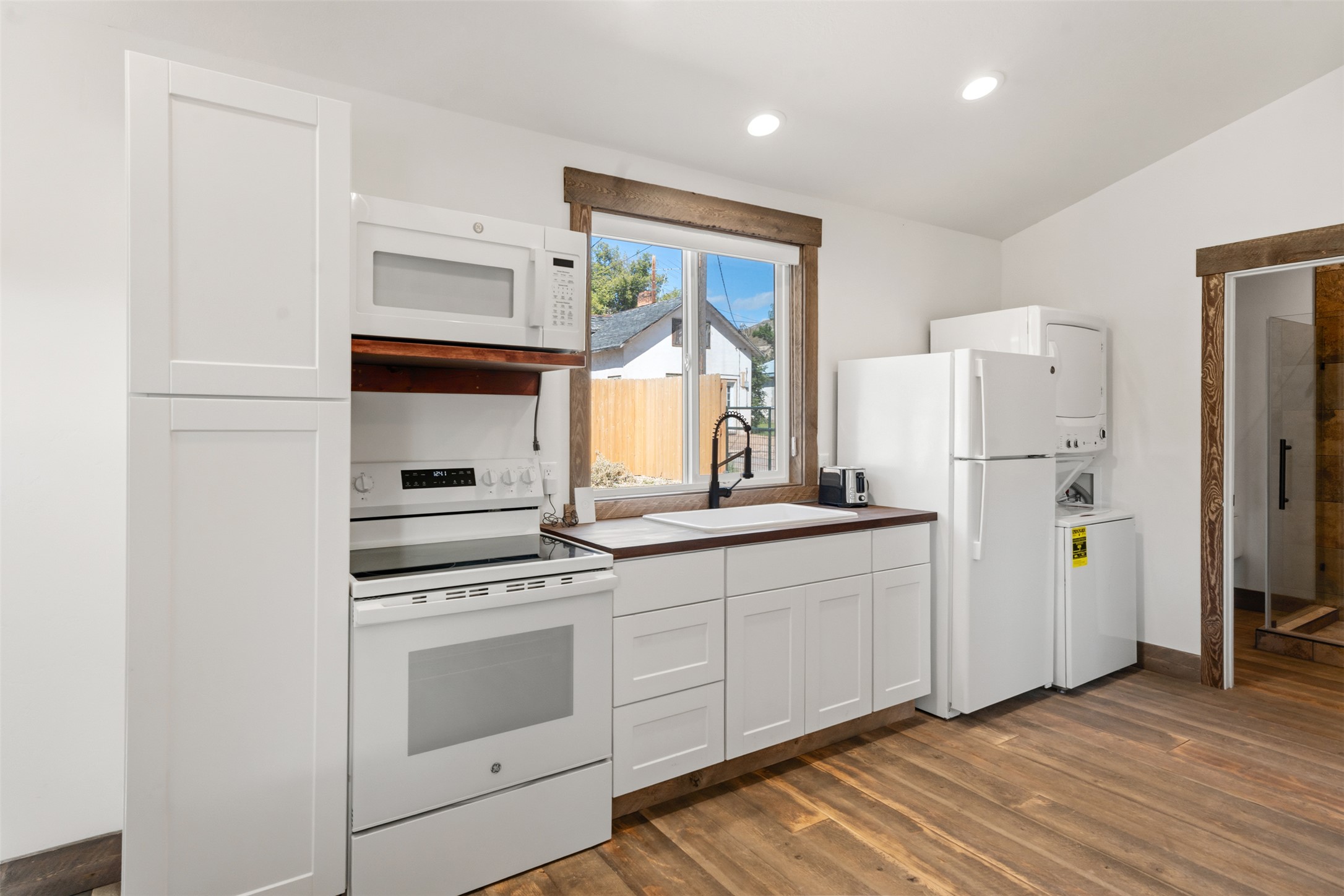 114 E Broad Street Property Photo 26