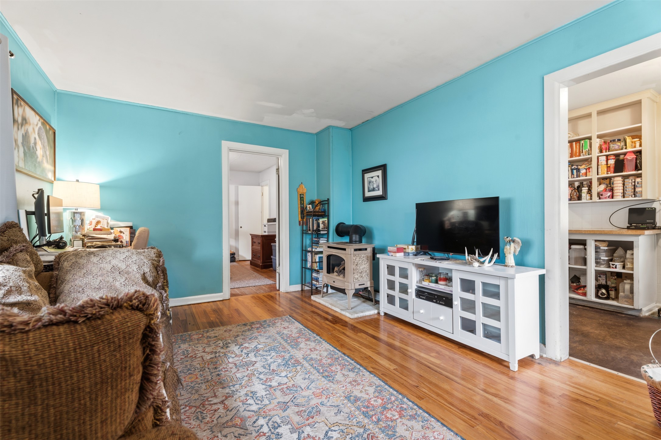 841 S 6th Street W Property Photo 2