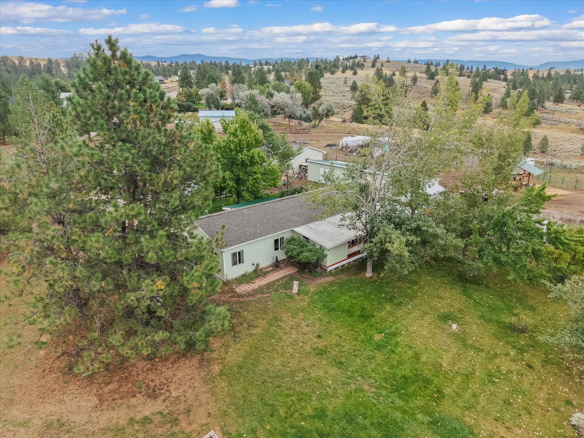 419 E Bitterroot Drive Property Photo 1