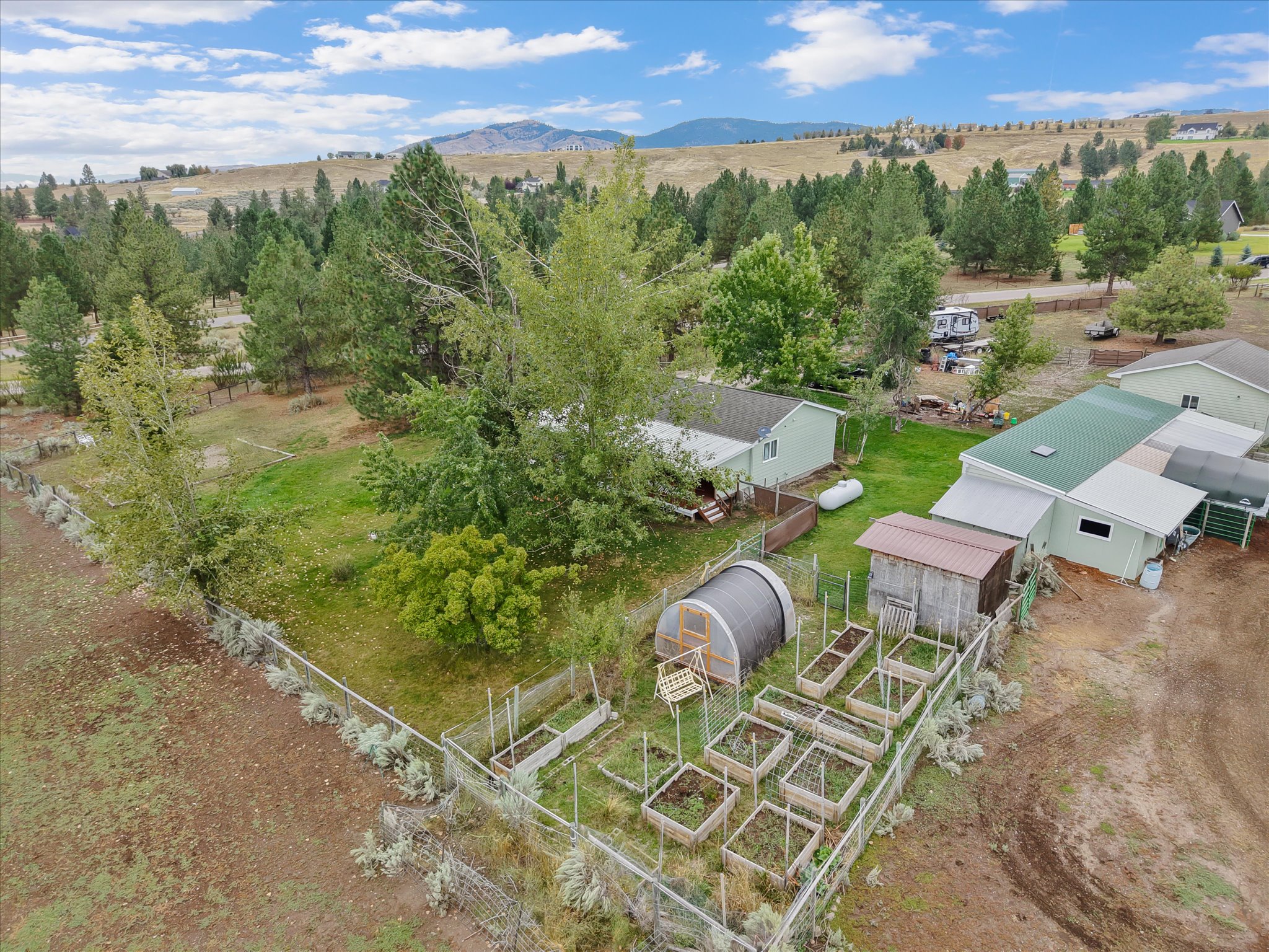 419 E Bitterroot Drive Property Photo 4