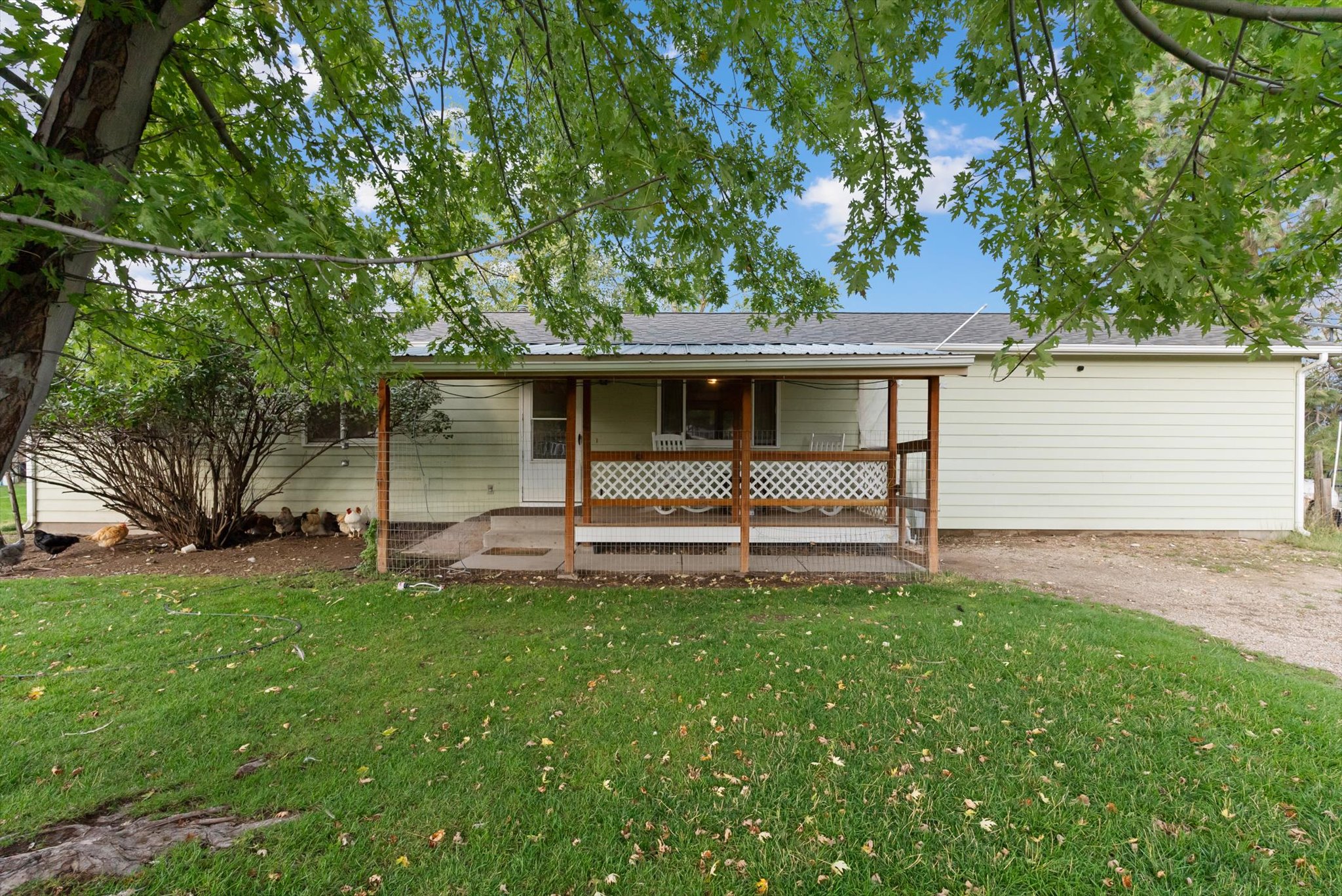 419 E Bitterroot Drive Property Photo 8