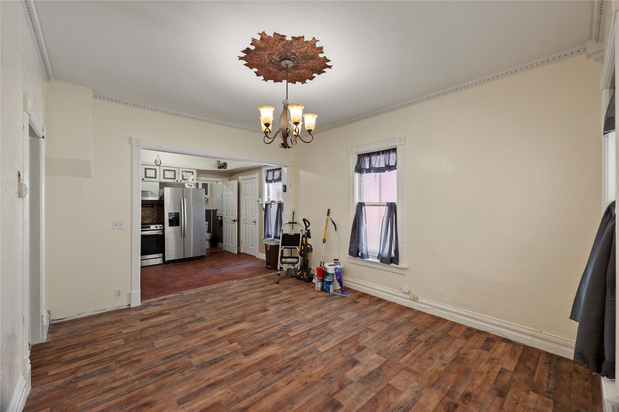 318 W 8th Street Property Photo 3